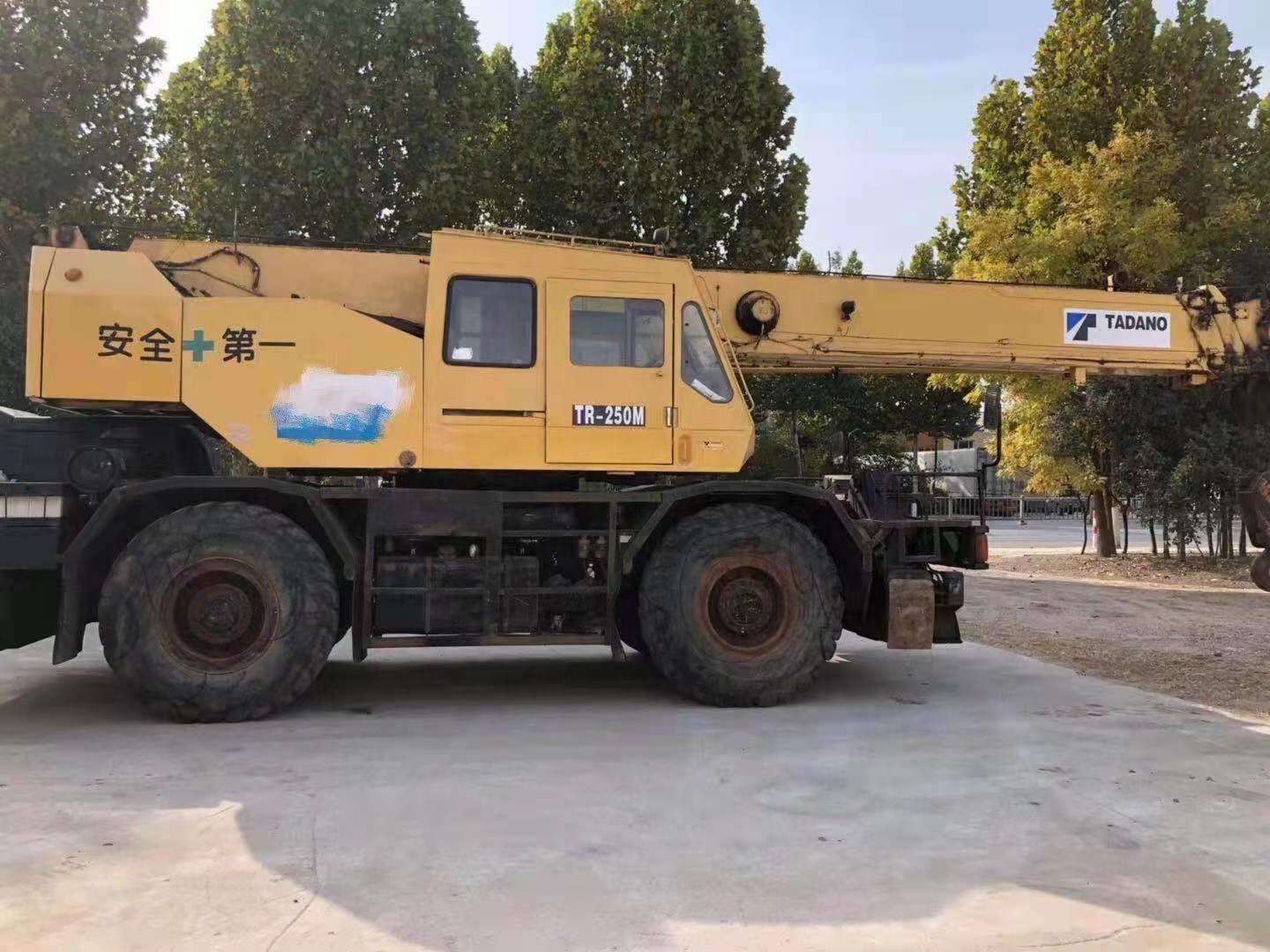 Good quality 25ton used Tadano TR250M rough terrain crane 4 big wheels crane for sale