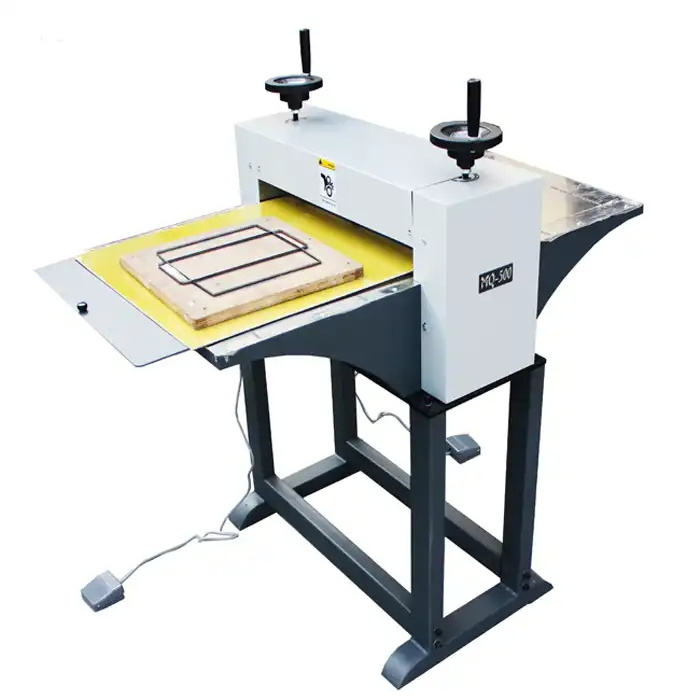 Flatbed Press Punching Corrugated Cardboard Die Cutting Creasing Machine With Custom Made Molds Design