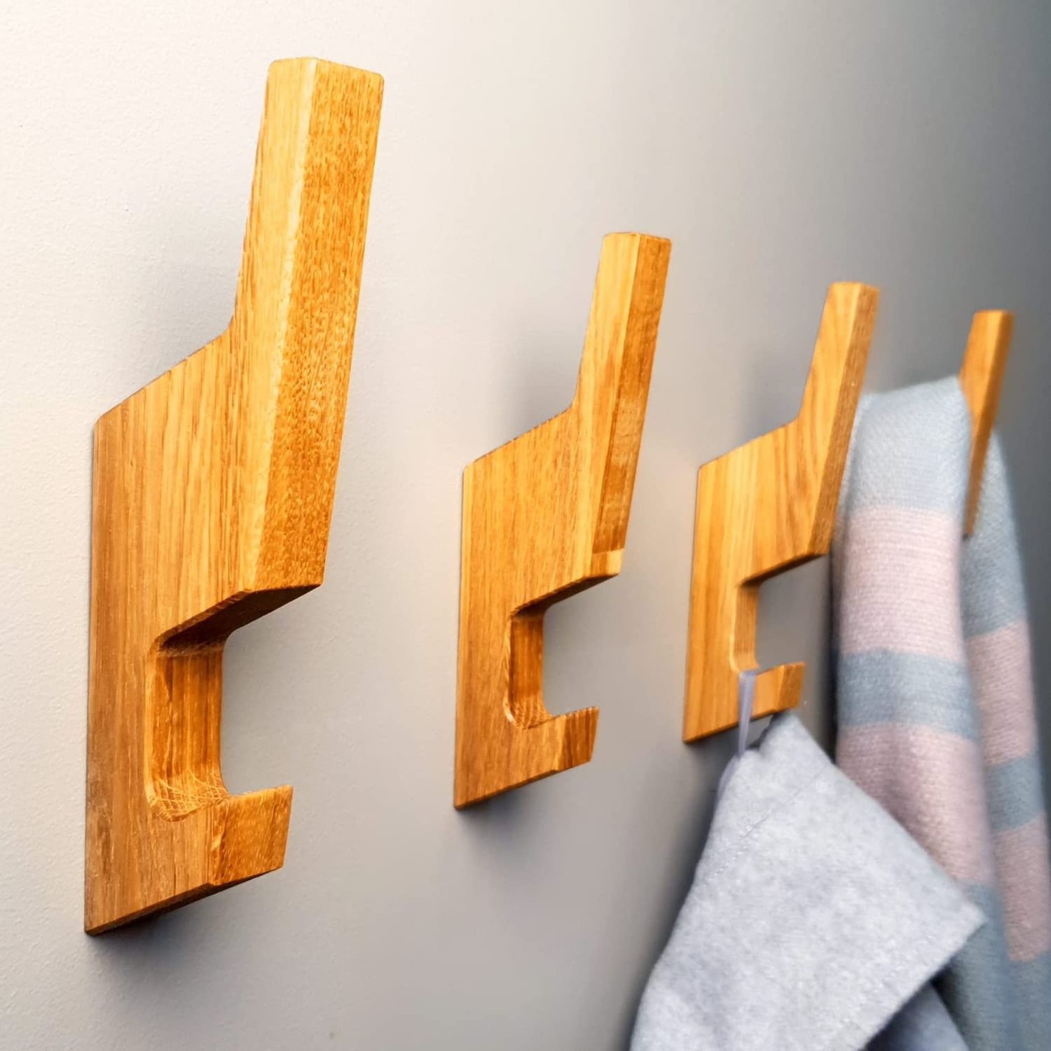 Elegant Single-Tier Oak Wood Wall Hook for Coats Hats Bags Towels-Elegant Wooden Hook Design