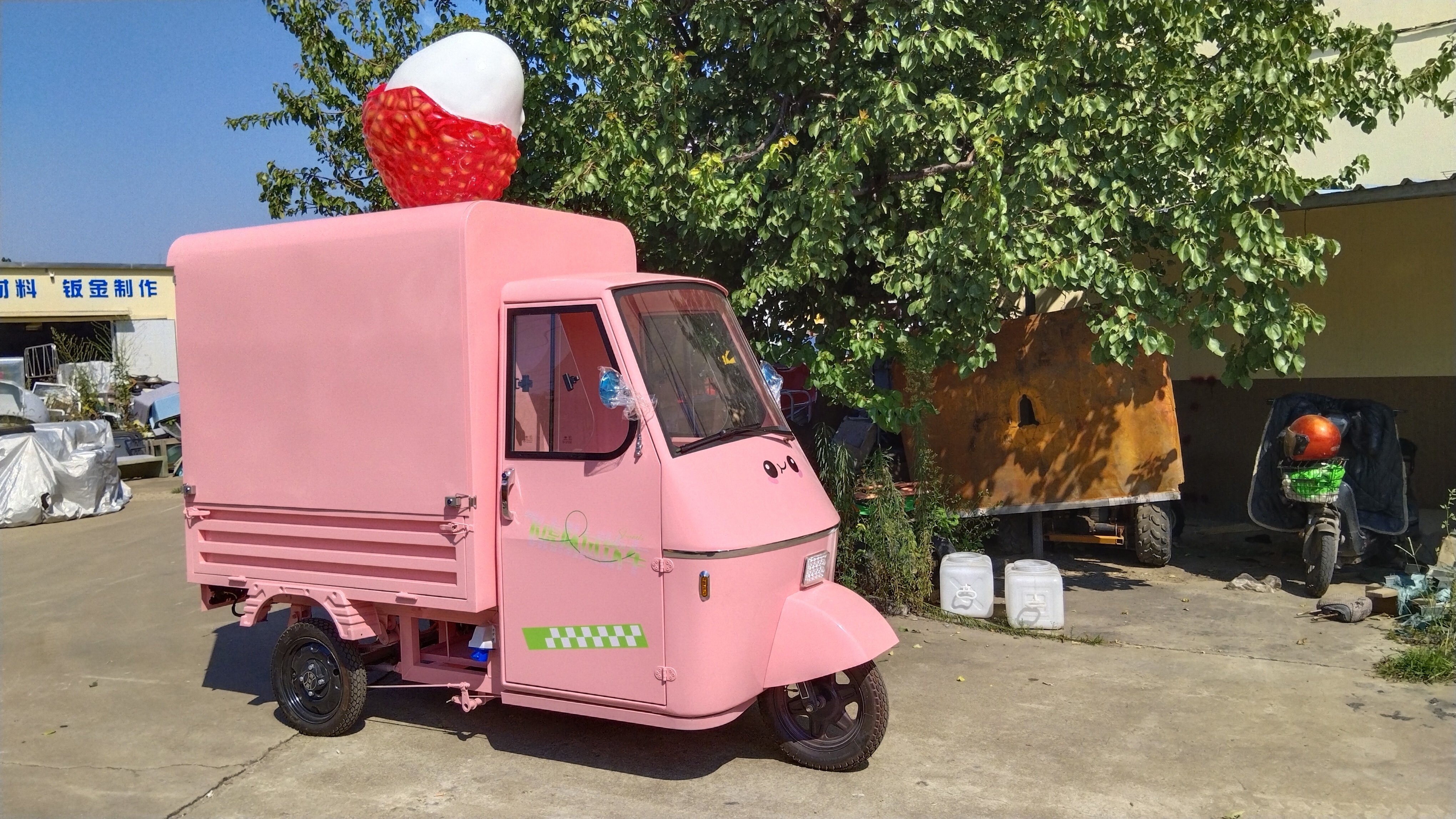 Electric Tricycle TukTuk Piaggio Ape 50 Food Truck Hot Dog Cart For Sale Street Mobile Food Cart Outdoor Kitchen Fast Food Truck