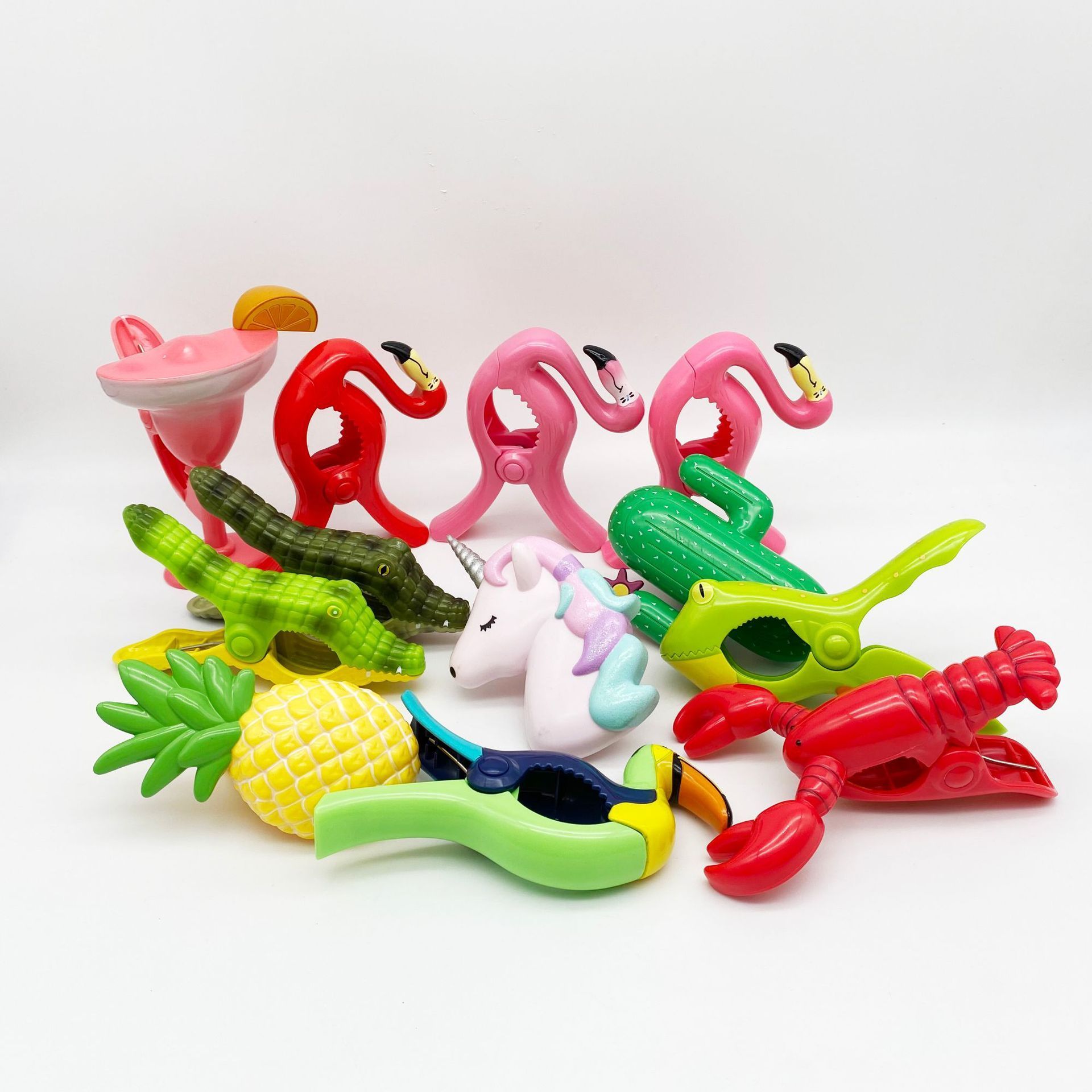 Funny Heavy Duty Plastic Flamingo Parrot Towel Holder Clips for Beach Pool Home-Quilt Blanket Chair Bag