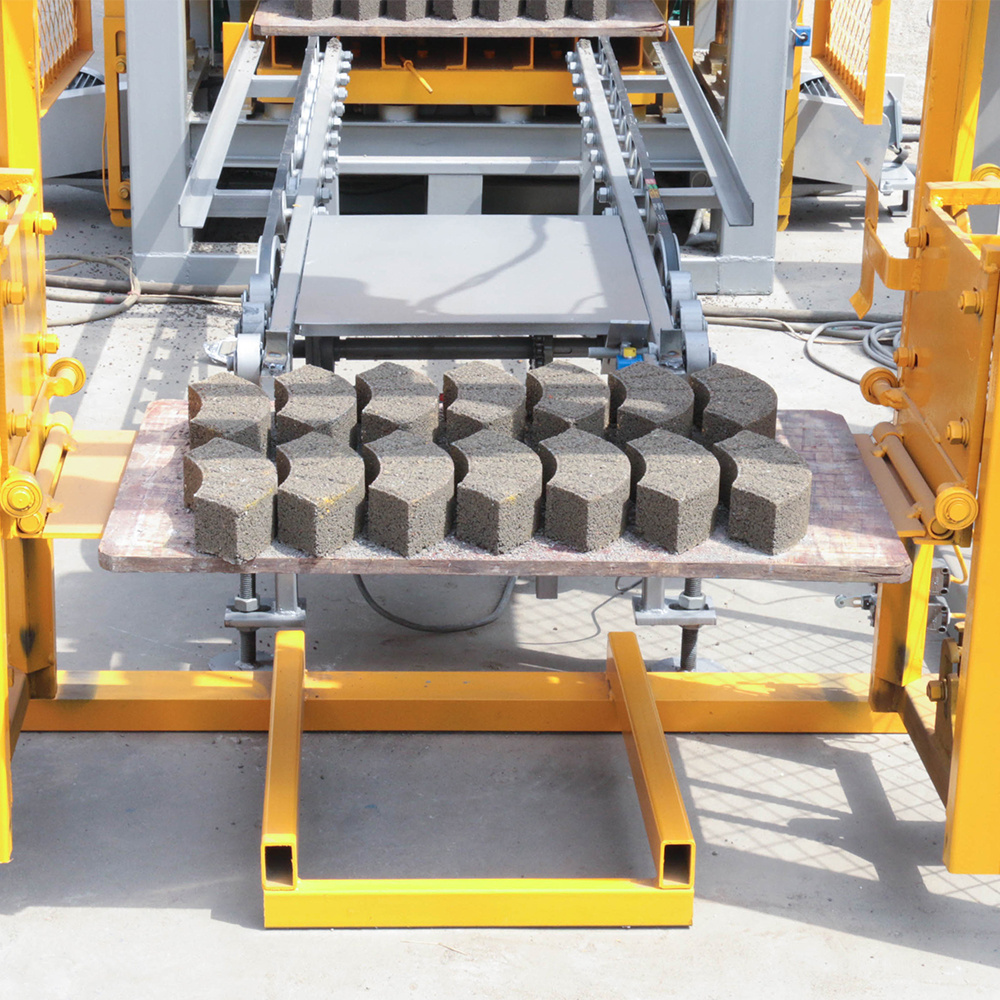 Qt4-25 Fly Ash Fully Automatic Brick Building Block Machine Molds For Concrete