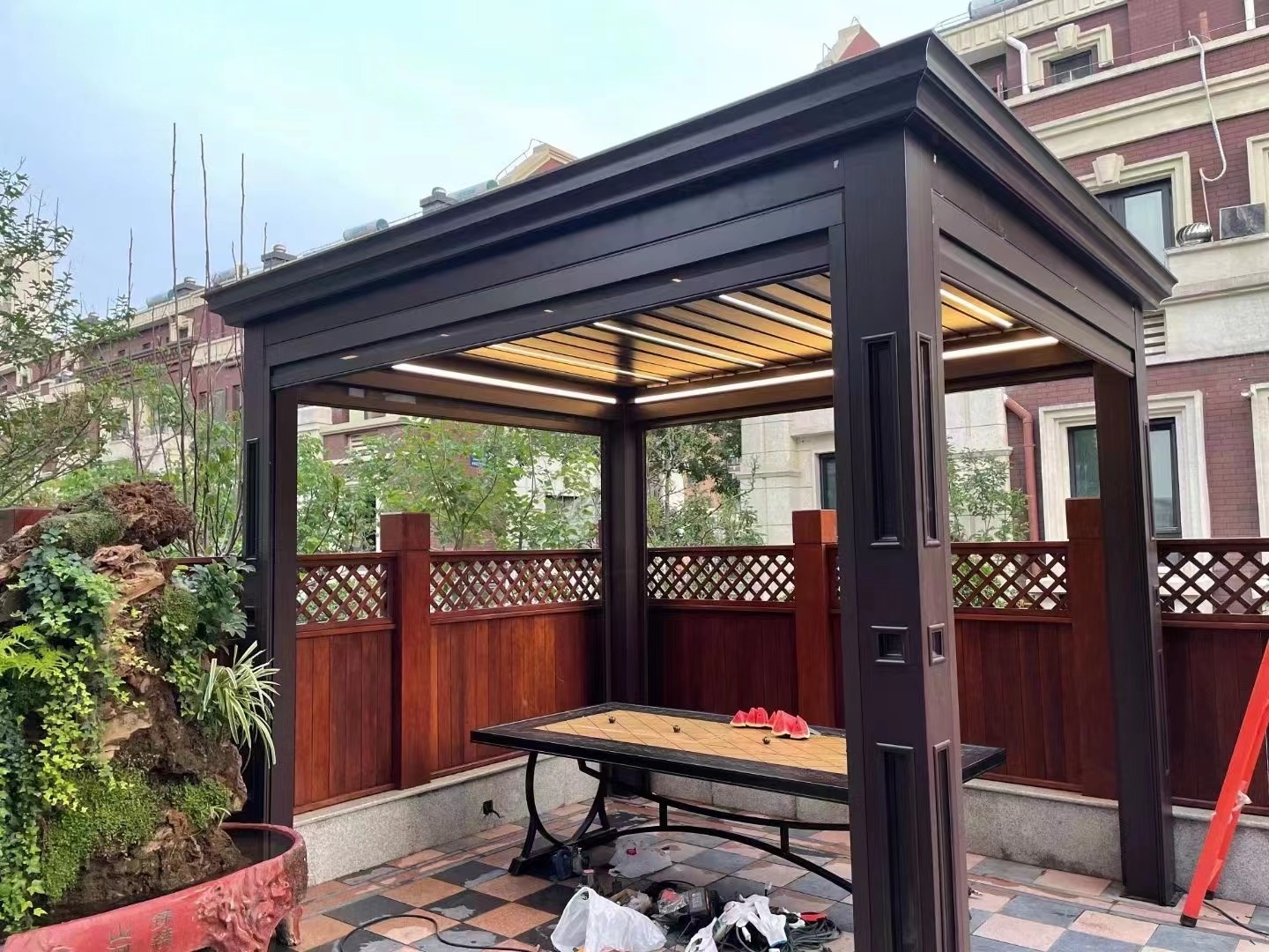 3x3 3x4 4x4 6x4m OEM Factory Modern Outdoor Bioclimatic Aluminum outdoor gazebo Hangfa pergola with sliding glass door