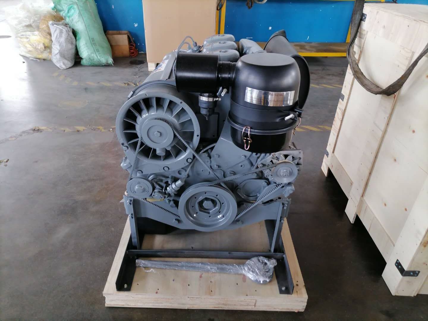 4 Stroke Air-cooled F3L912 Diesel Engine 3-cylinder 1500rpm 1800rpm 2000rpm 2150rpm 2300rpm 26kw 31kw 34kw 36kw 38kw 40kw F3L912