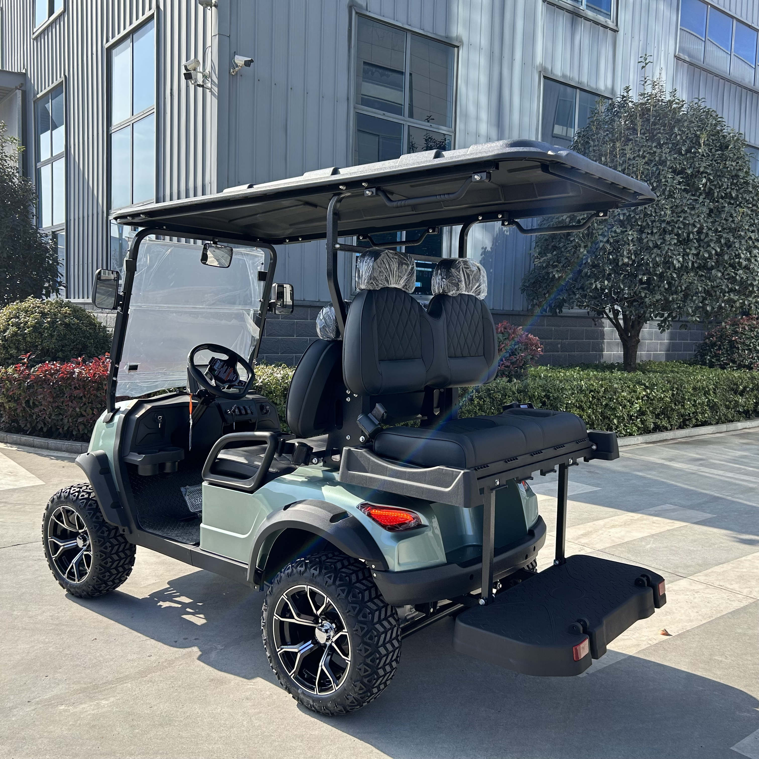 2024 New Modle Long Range 4 Wheel Club Drive Lithium Hunting Cart 2/4/6 Seat Sightseeing Bus Club Cart