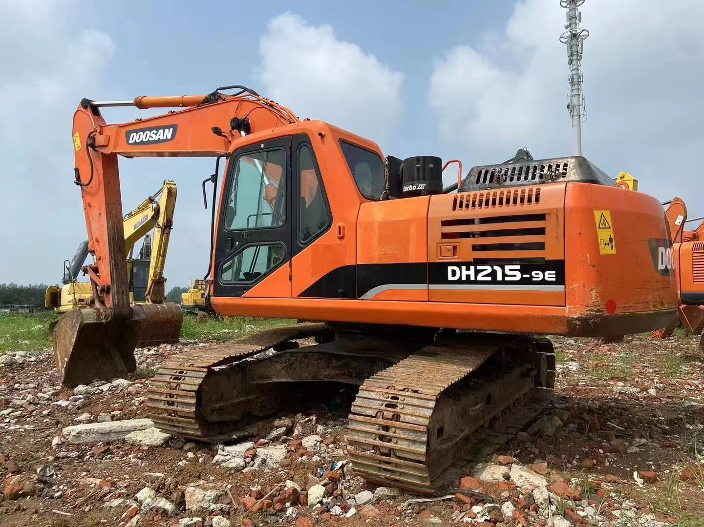 Hot Sell Used DOOSAN DH215-9 Crawler Excavator Cheap Price Second Hand Doosan DH215-9 Excavator For Sale