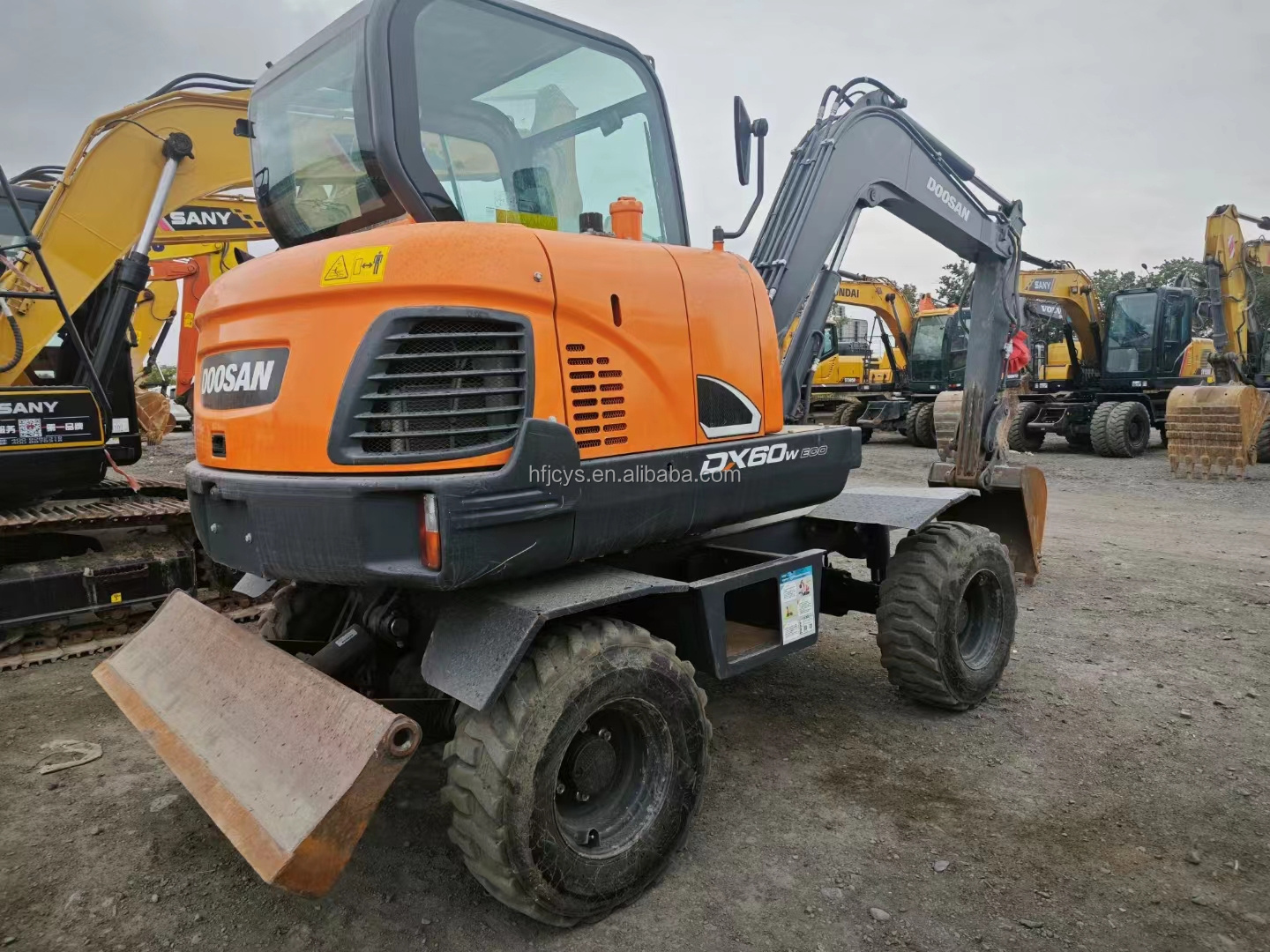 Used Original Doosan DX60WN wheel excavator Doosan DX60 DX55W micro mini wheel excavator may xuc with dozer on sale