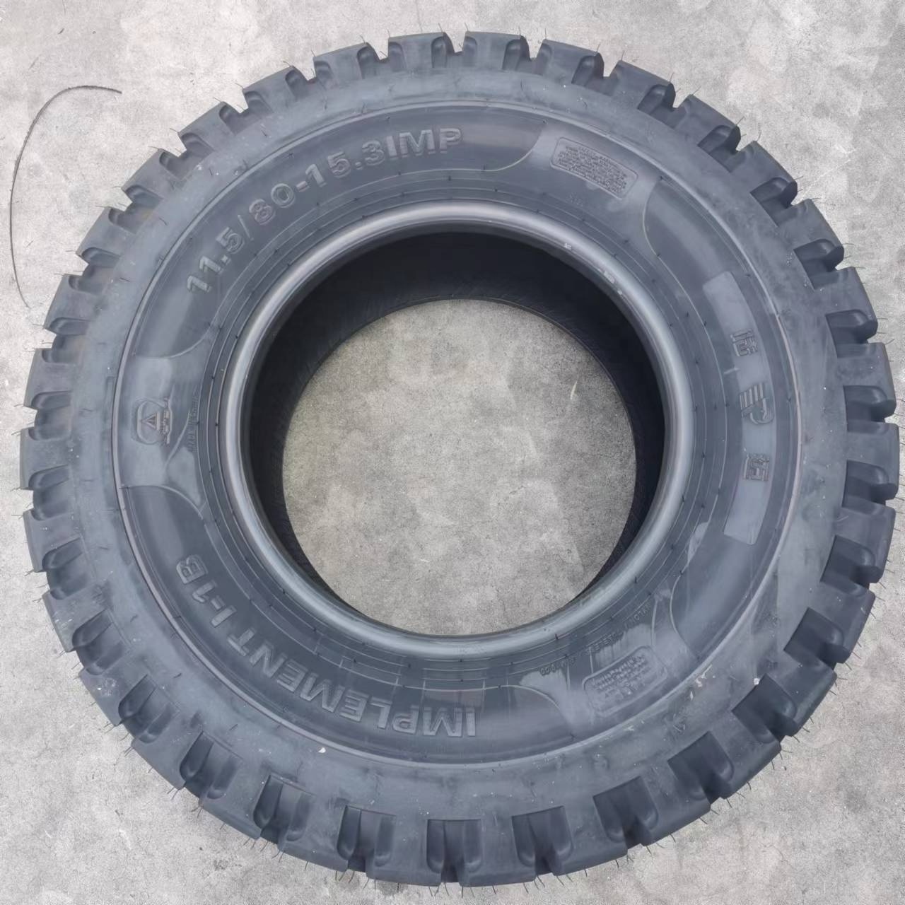 Implement tyre 10.0/75-15.3 11.5/80-15.3 12.5/80-15.3 manure spreader tyre tubeless