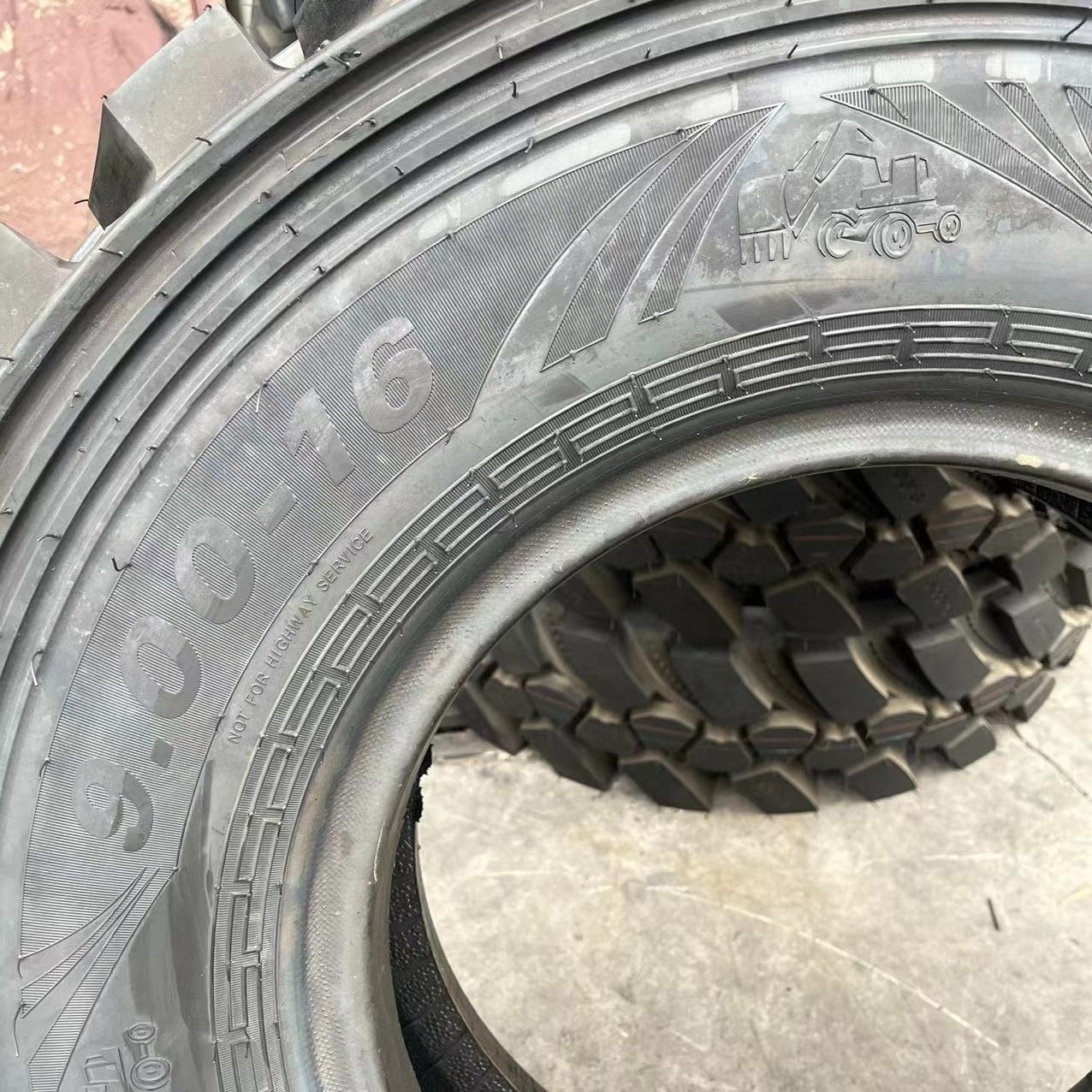 OTR tire 8.25-16 9.00-16 excavator tire GOOD quality 9.00-20 10.00-20 with warranty