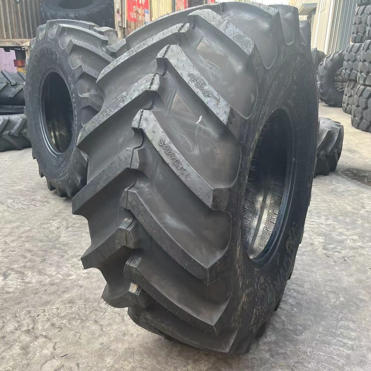 backhoe industrial tire 460/70R24 500/70R24 540/70R24 radial tractor tire R4 tubeless