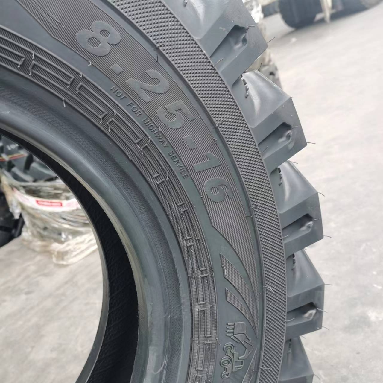 OTR tire 8.25-16 9.00-16 excavator tire GOOD quality 9.00-20 10.00-20 with warranty