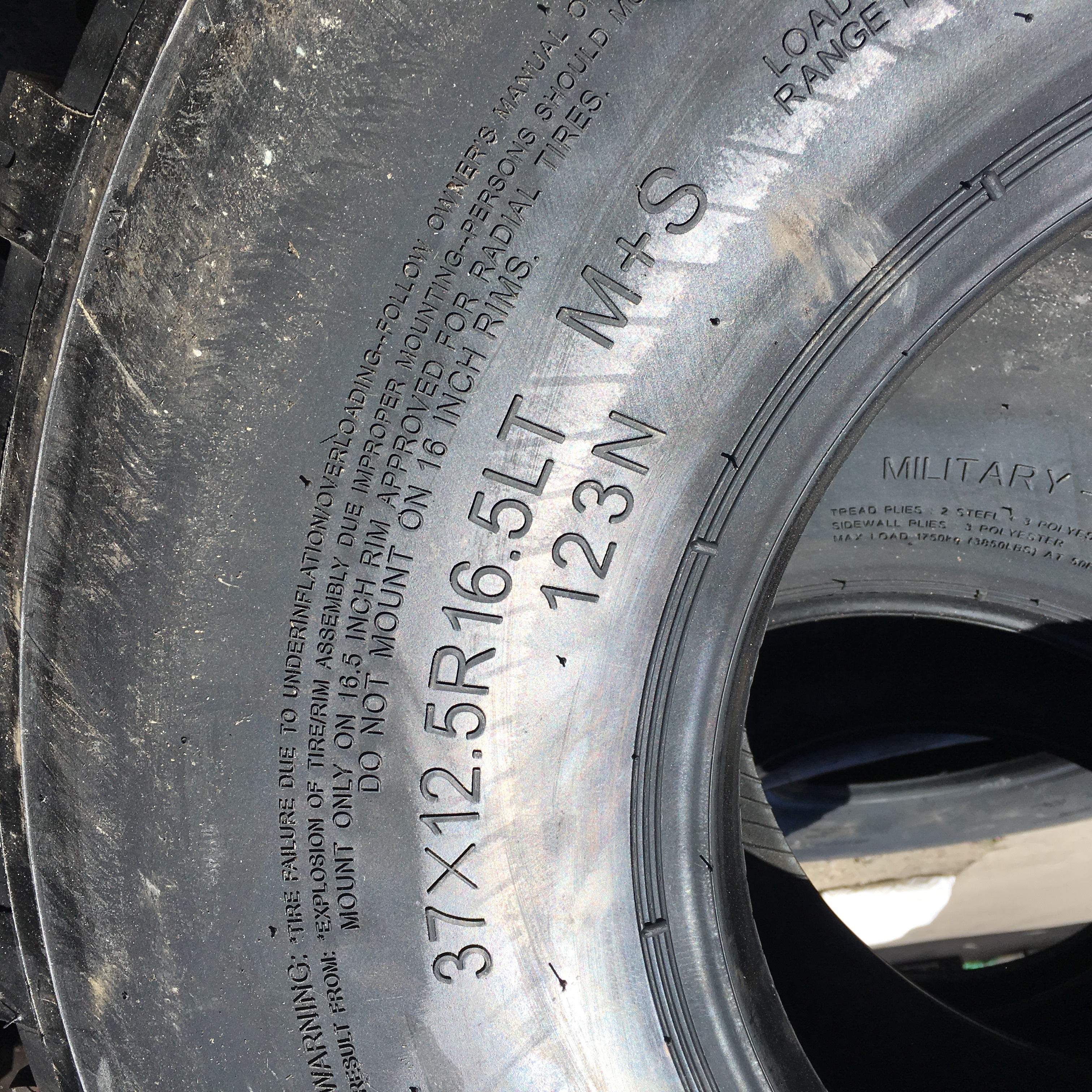 Special Service All-Position Radial tyre 37X12.5R16.5 hummer tire 37*12.5R16.5