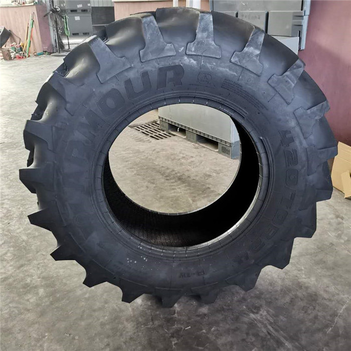 Radial agricultural tractor tyre 420/70R24