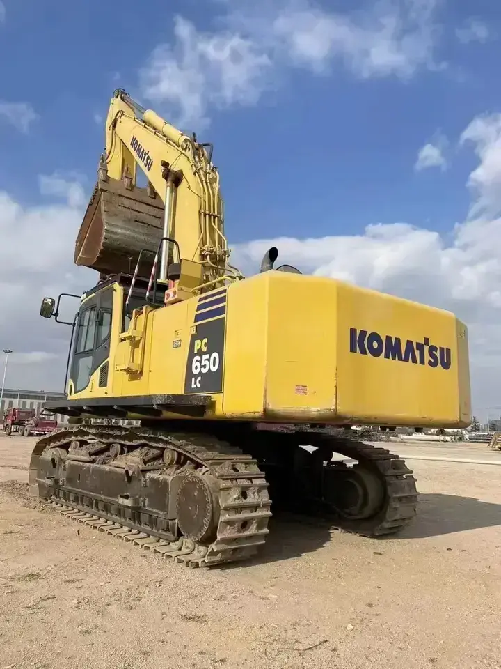 Japan imported 65 tons of second-hand excavator Komatsu PC650 original hydraulic excavator sold at a low price