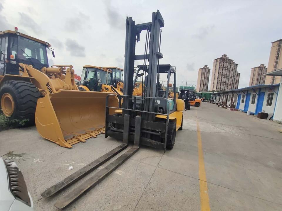 Good quality used 6 ton Komatsu forklift for sale, komatsu diesel forklift FD70 machine