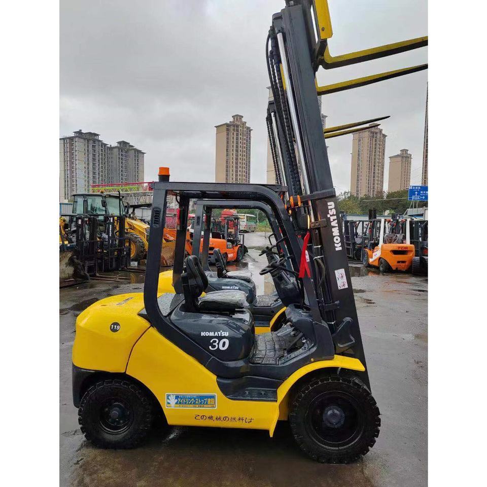 Used Komatsu 30 Forklift Diesel Mini Forklift Original Japan In Low Price Second Hand Komatsu 30 Forklift In 3 TON Weight