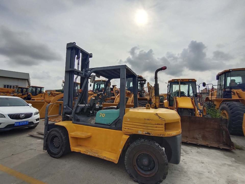 Good quality used 6 ton Komatsu forklift for sale, komatsu diesel forklift FD70 machine