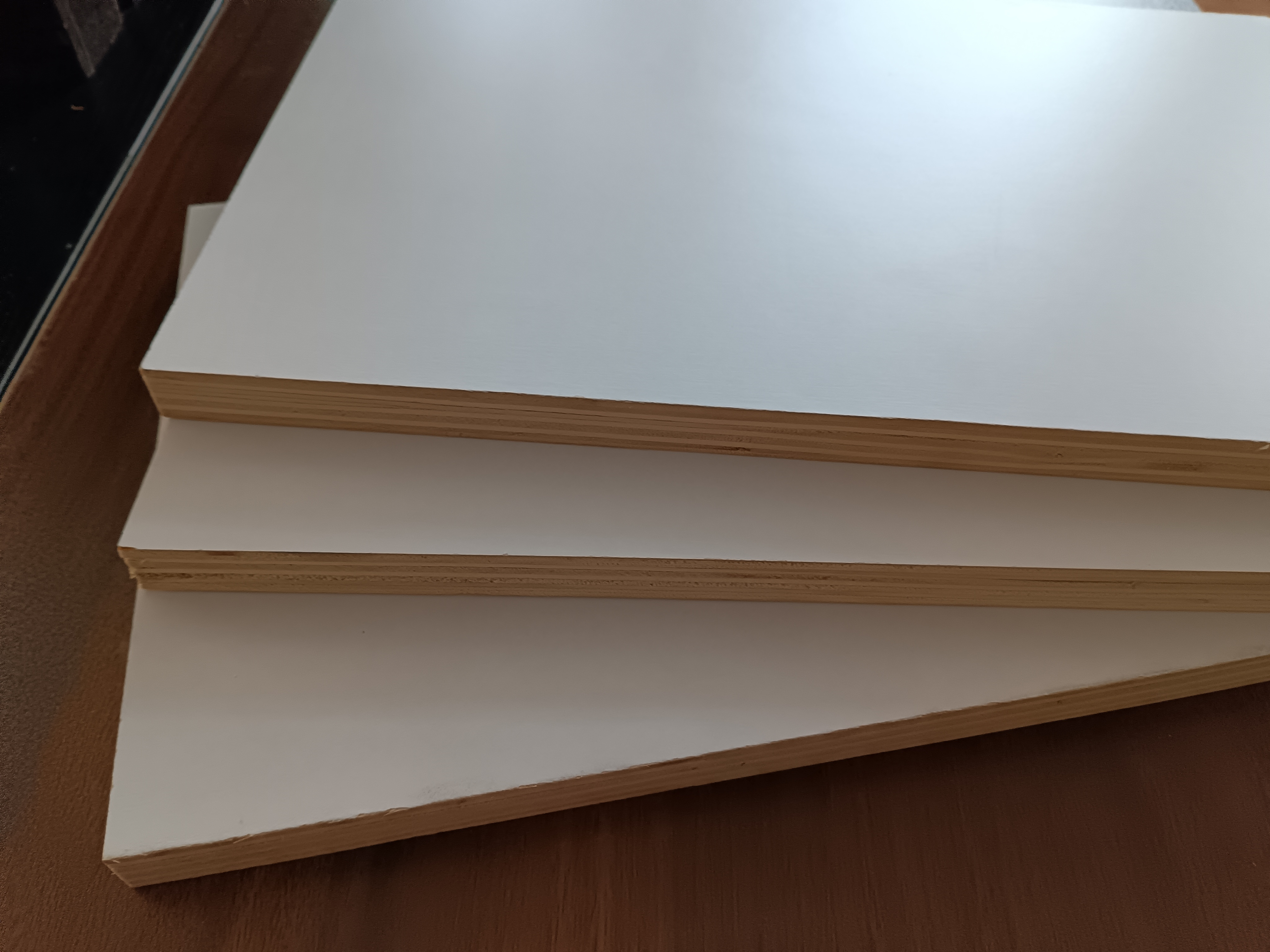 1220mm 2440mm 18 mm white color melamine laminated plywood sheet