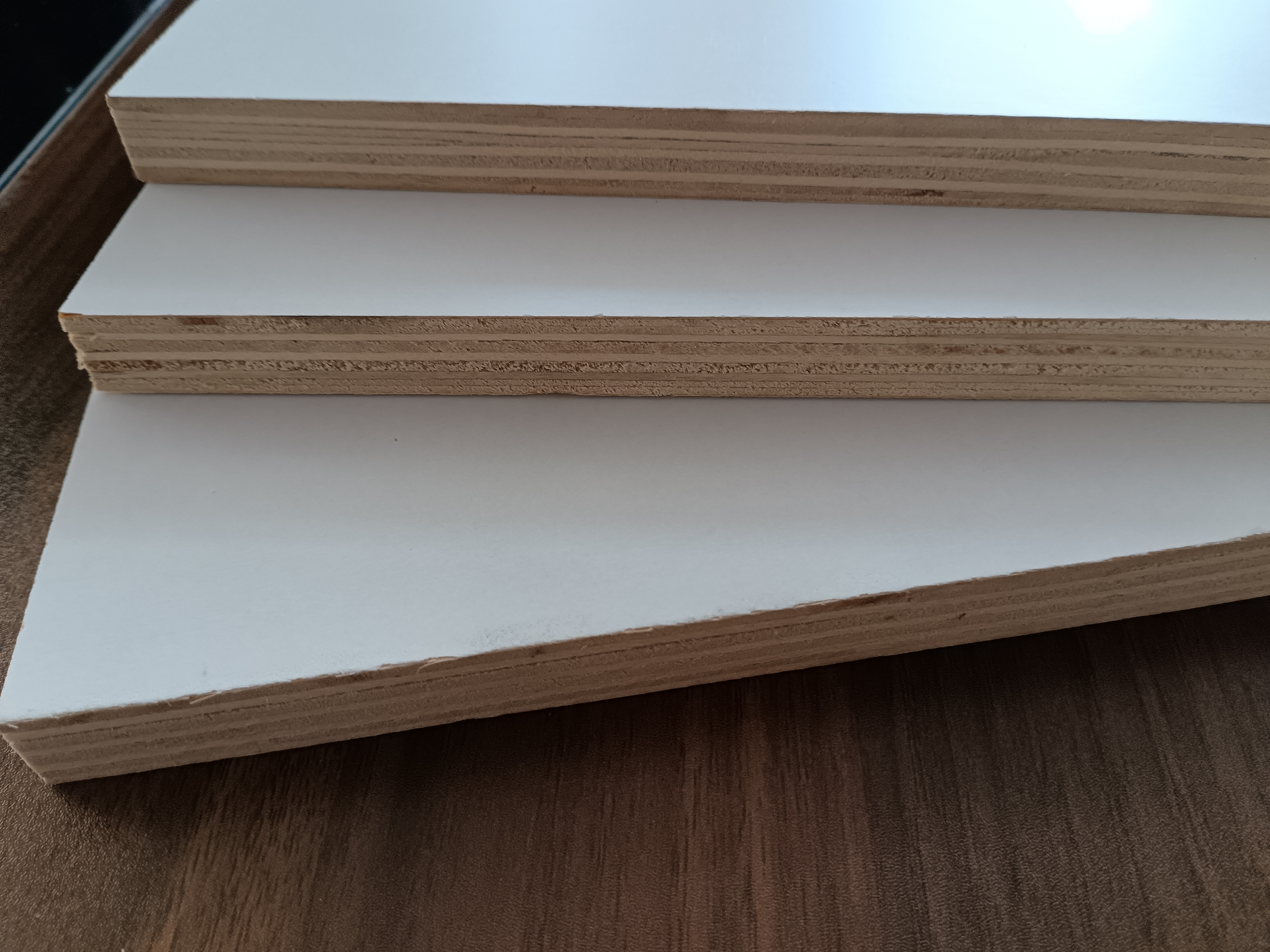 1220mm 2440mm 18 mm white color melamine laminated plywood sheet