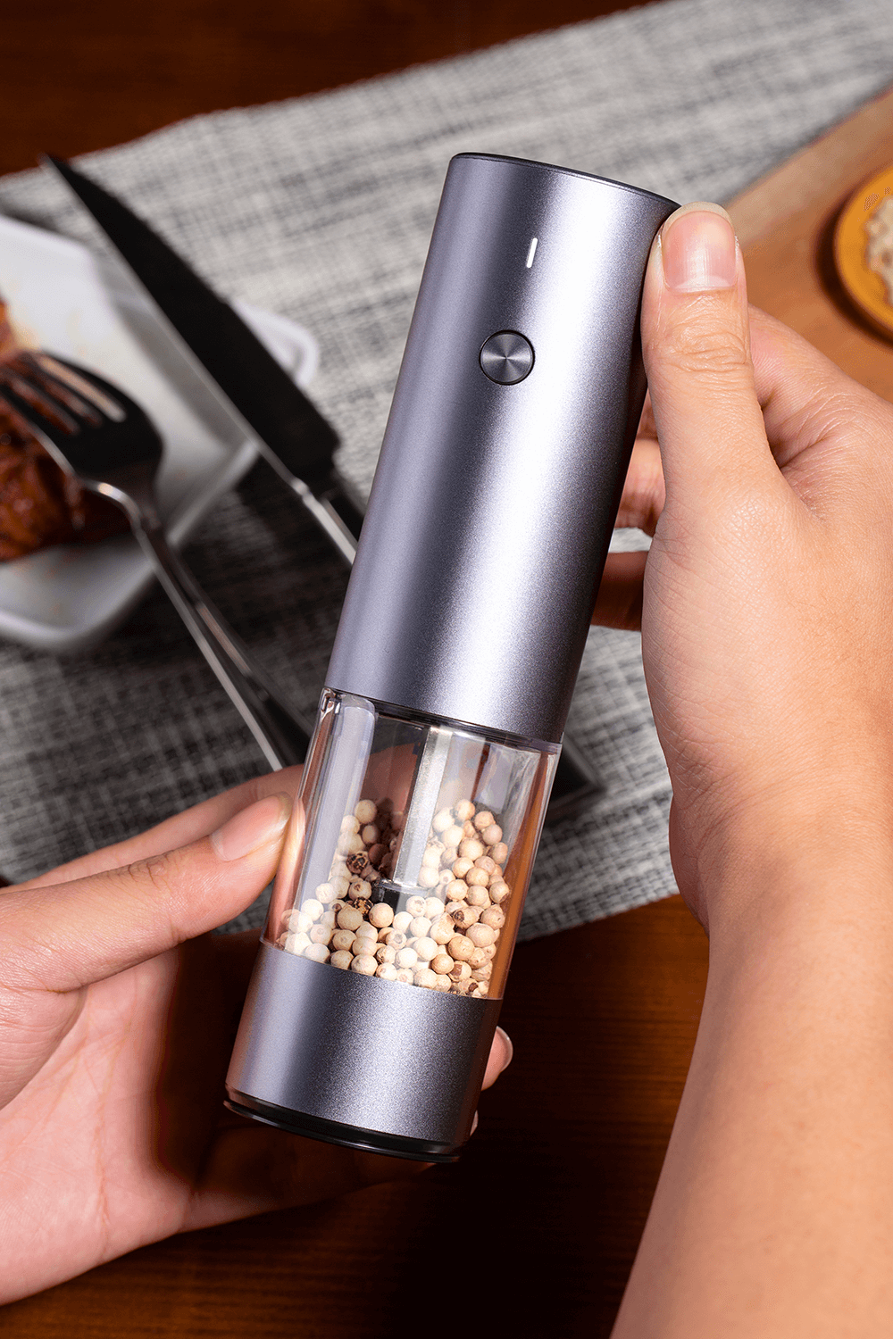 Upgraded Capacity Refillable USB Rechargeable Electric Salt and Pepper Grinder Set Salt and Pepper Mill Set with Led Light