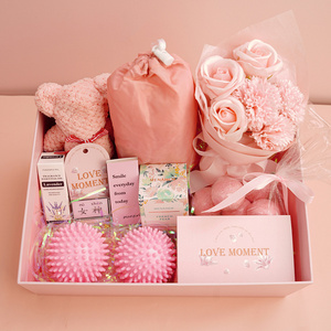 2024 Pink Towel Flower Gift Set For Woman Spa Basket Personalized Scented Candles New Year Gifts Mothers Day Gift Set