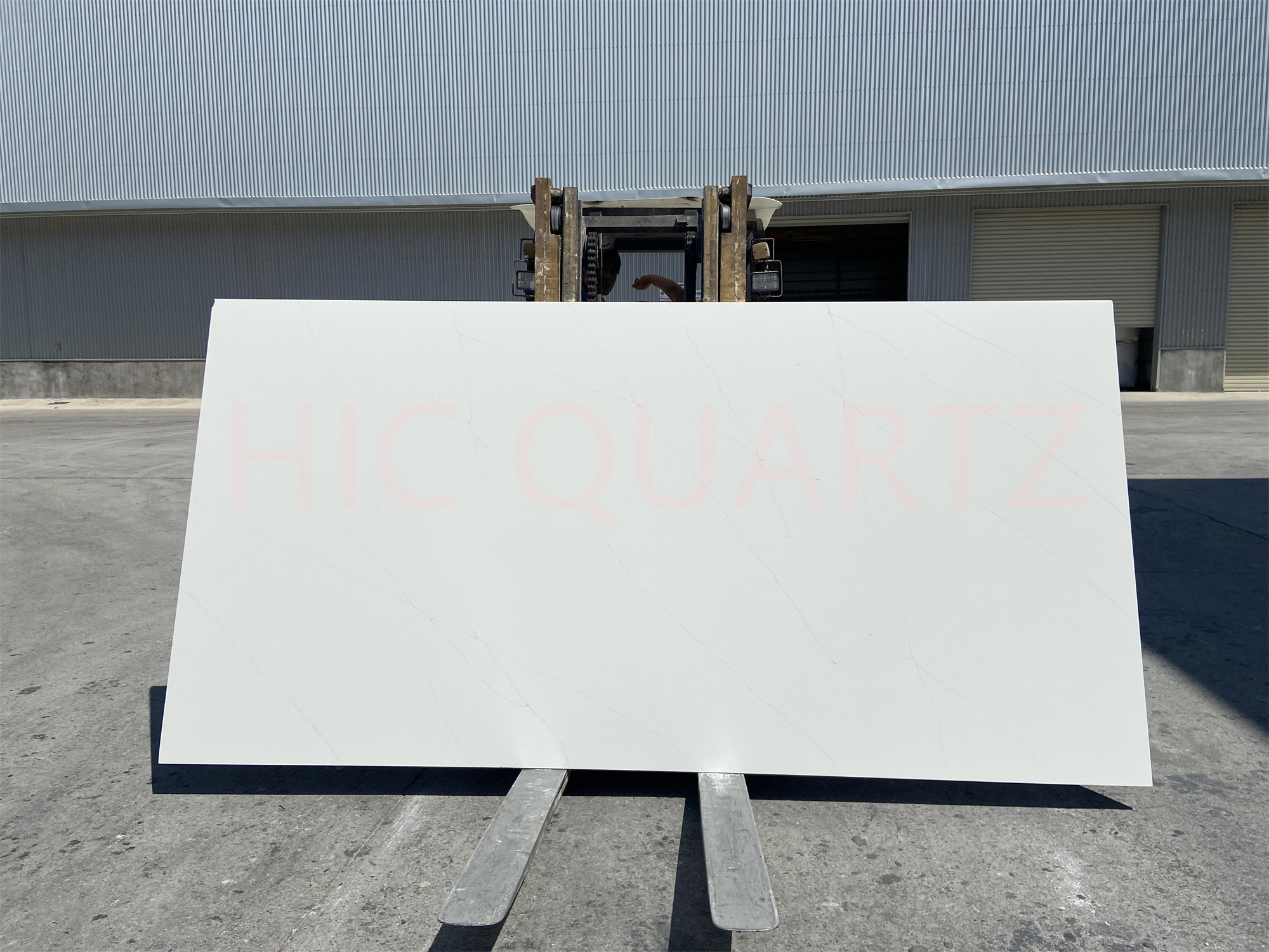 White Carrara Synthetic Stone Kitchen Artificial quartz Slab Stone Big Slab Five Star Hotel Panel