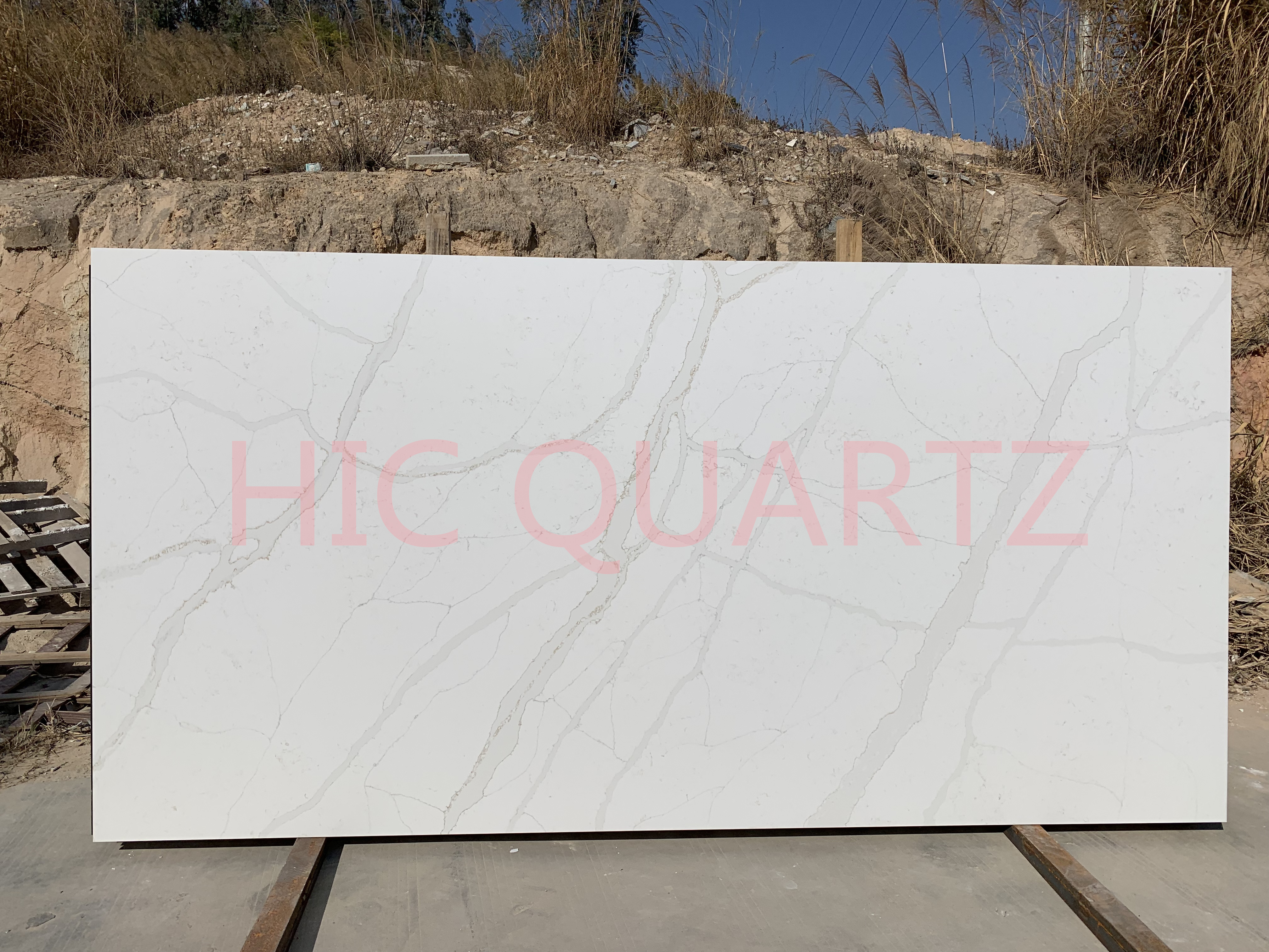 HIC QUARTZ Calacatta White Tax Free Artificial Quartz Stone Slab Kitchen Countertop with Competitive Price Sale Choice Top Edge