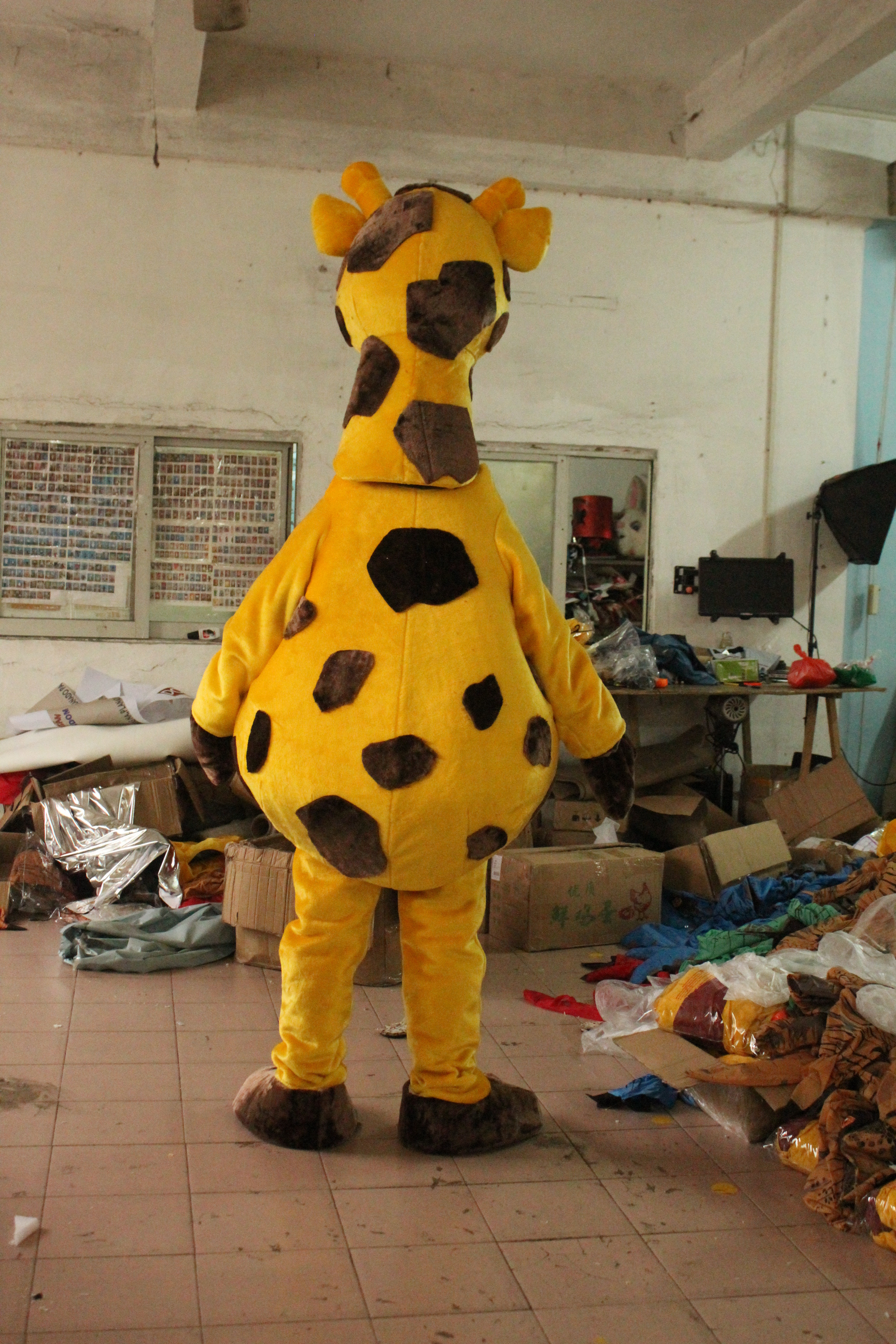 Funtoys adult Madagascar giraffe mascot costume