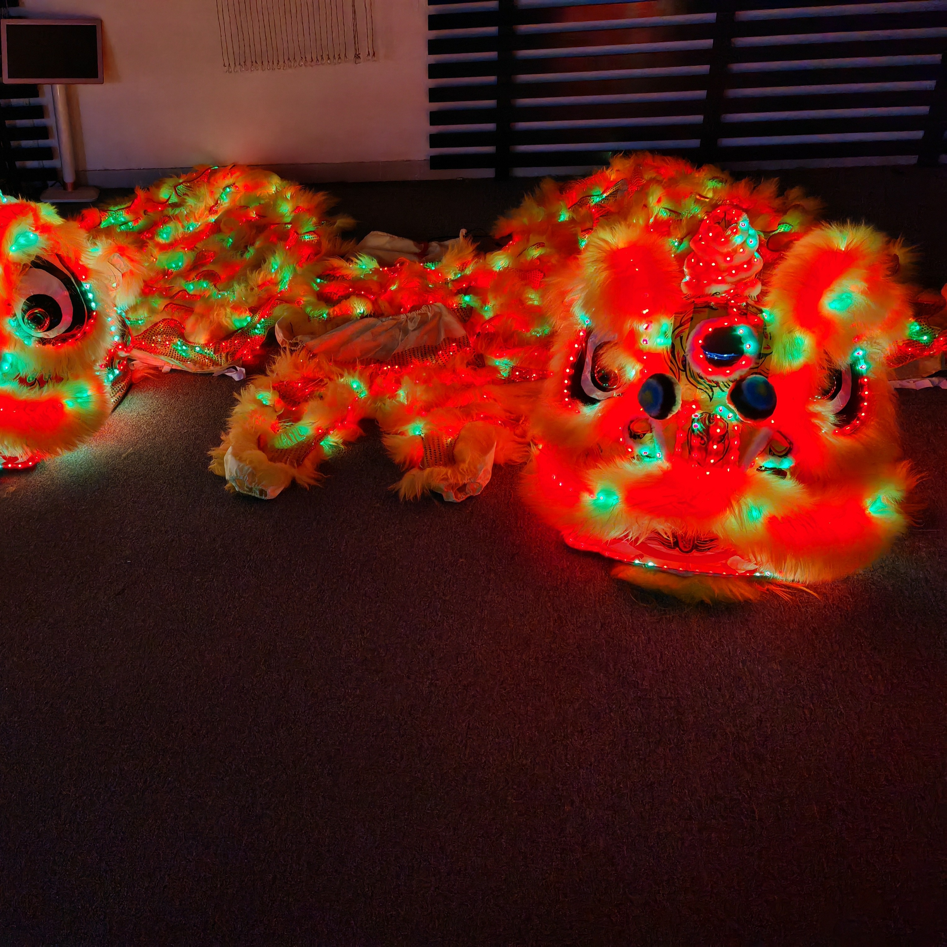 Funtoys Hot LED Light Lion Dance Equipment Lion Dancing Costume Lion dance Chinese festival business evening cosplay costumes