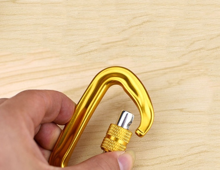 Factory Wholesale Locking Carabiner Climbing Carabiner CE Certified D Shape Screw Gate Aluminum Carabiner Hook