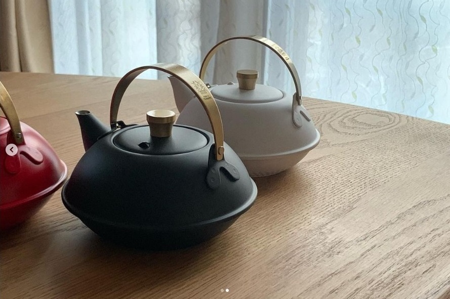 Black Teapot for Gift, Souvenir Japan made Tableware Drink ware Teapot for Household Best Quality Tea pot 2022