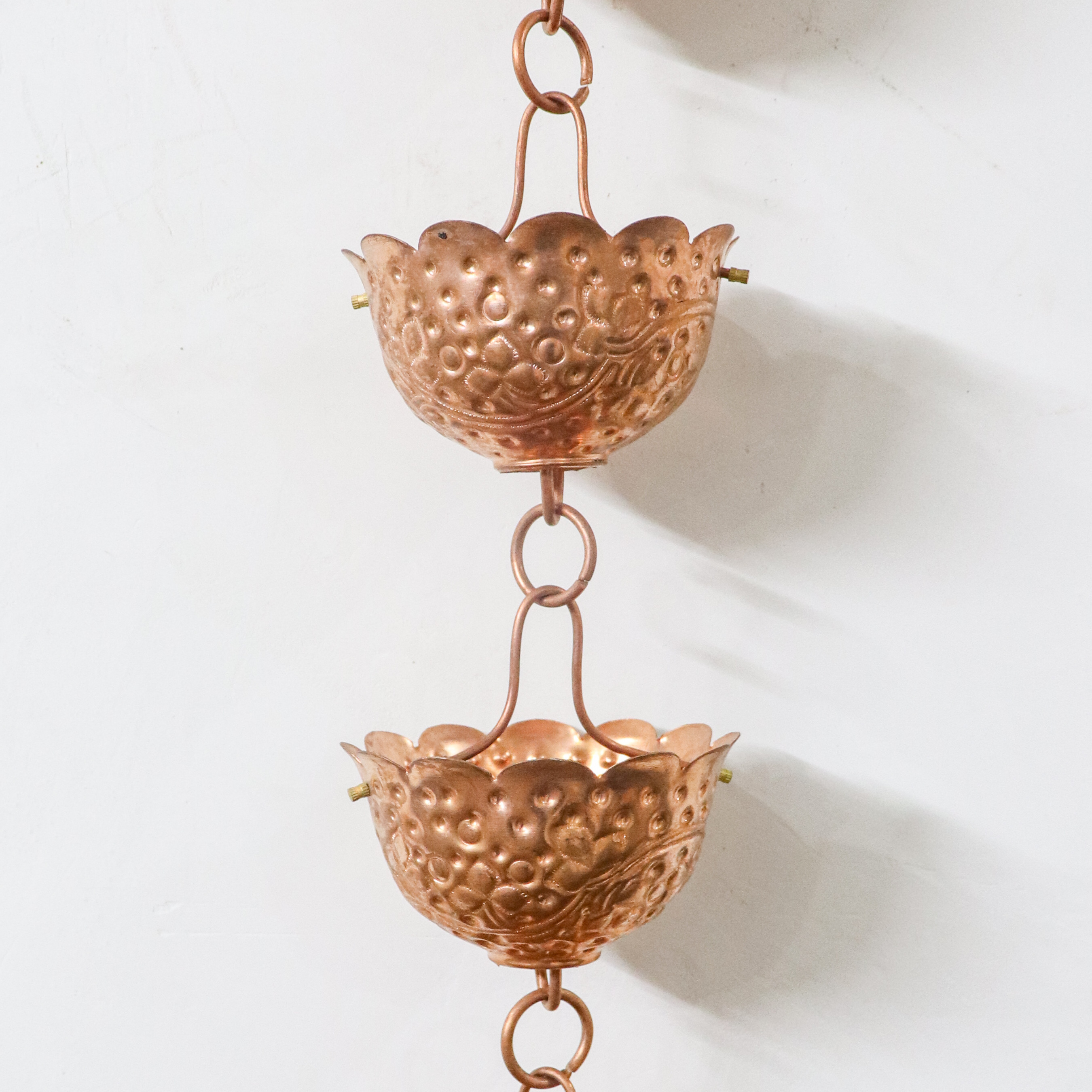 Wholesale 100% Pure copper lotus design hammered Rain hanging to garden and pool area custom design ornament