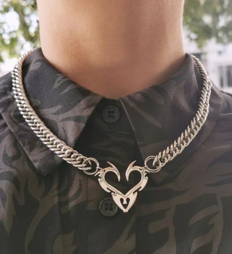 Premium Fashion Men Punk Necklaces Hollow Love Heart Pendant Sweet Cool Style Silver Plated Necklace