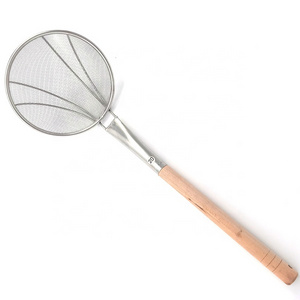 Different size kitchen tools stainless steel strainer with long wooden handle fondue scoop noodle scoop