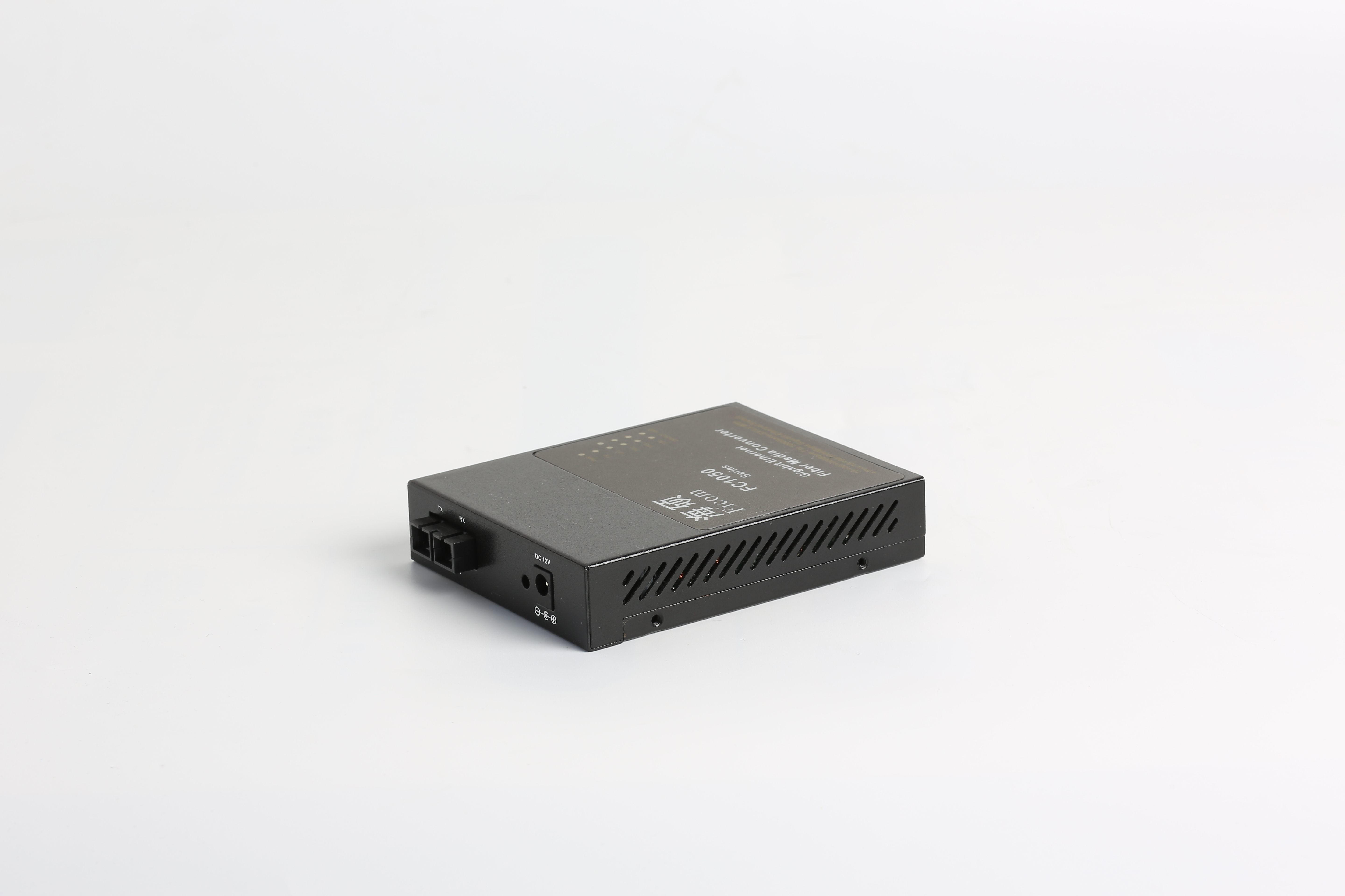 HiOSO a kind of 10/100/1000Mbps adaptive gigabit Ethernet fiber converter with a four-port 10/100/1000Mbps adaptive switch