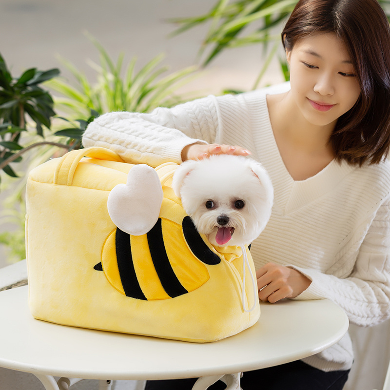 Fast Shipping Wholesale Manufacturer Bee Design Yellow Cute Soft Cotton Fleece Dog Cat Slings Bag Pet Carriers