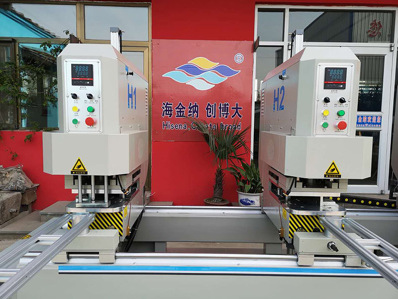 Four heads double side seamless plastic pvc welding machine for upvc window making