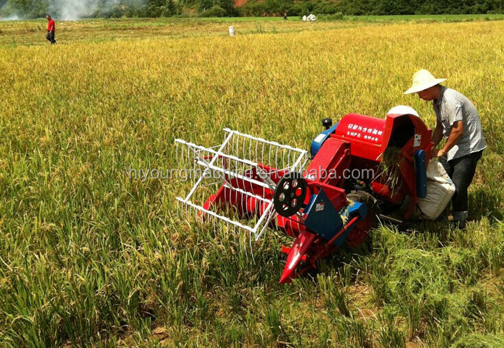 Diesel engine power wheel type mini rice and wheat combine harvester prices