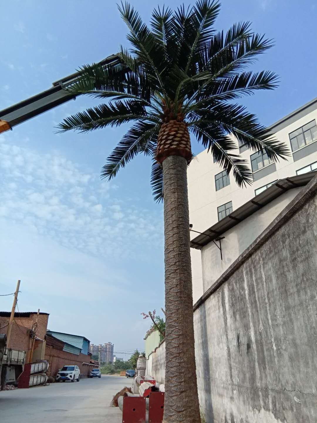 Factory Direct Sale Customized Large Artificial Date Palm Tree Big Fake Seaweed Palm Tree For Garden Hotel Landscaping & Decking