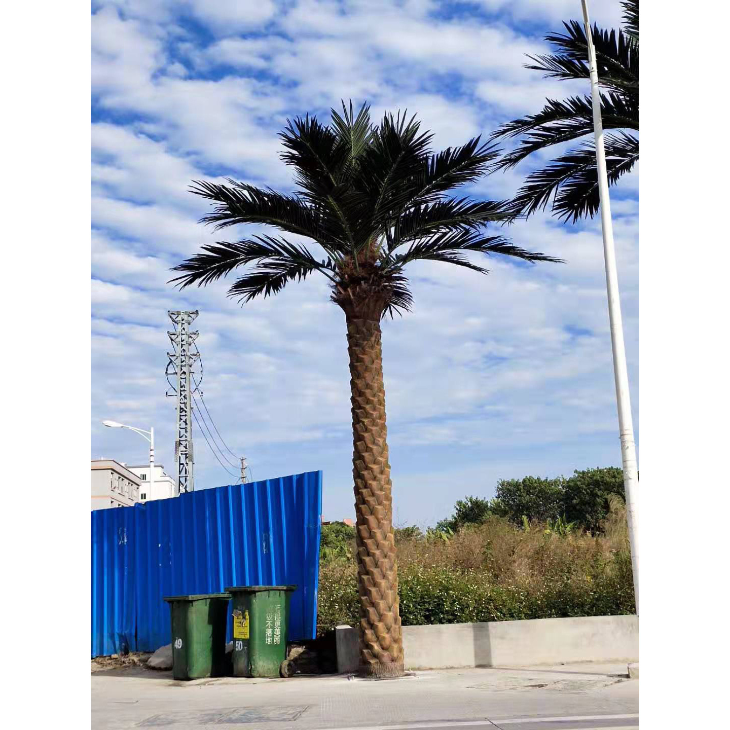 Factory Direct Sale Customized Large Artificial Date Palm Tree Big Fake Seaweed Palm Tree For Garden Hotel Landscaping & Decking