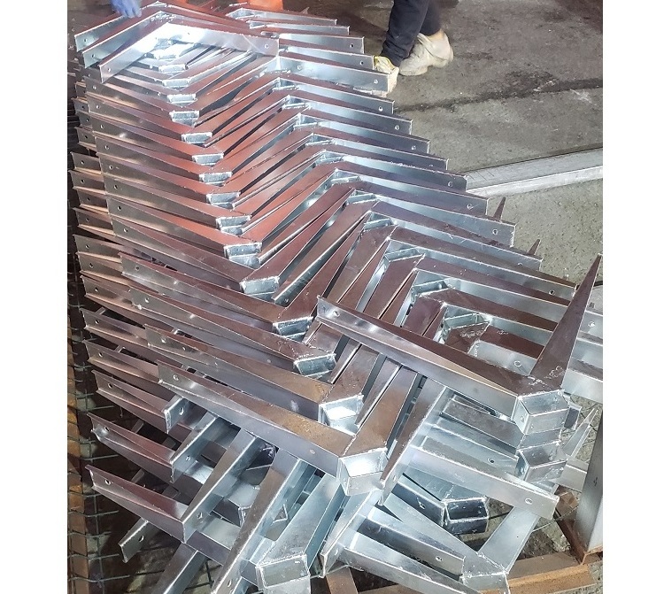 570g Reinforced Extension Arms Hot Dipped Galvanized Razor Barbed Wire Double Brackets For 3D Fence