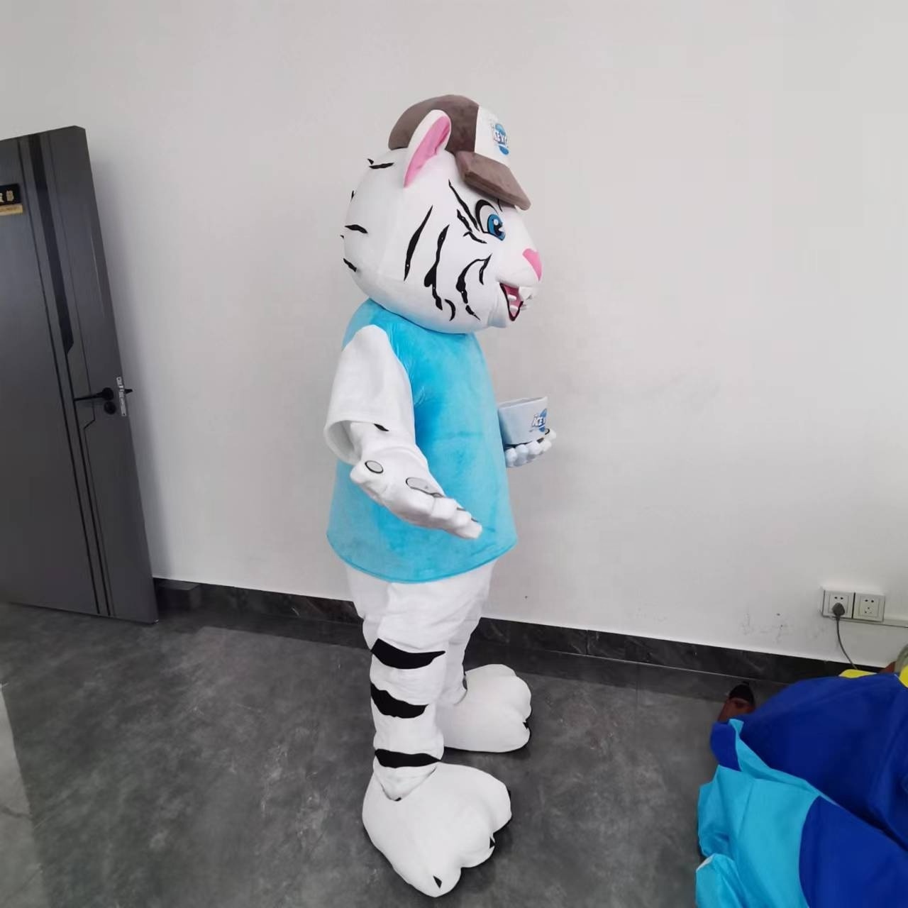 Blue Sky custom design OEM/ODM adult cartoon walking animal tiger fur plush mascot costume with best quality