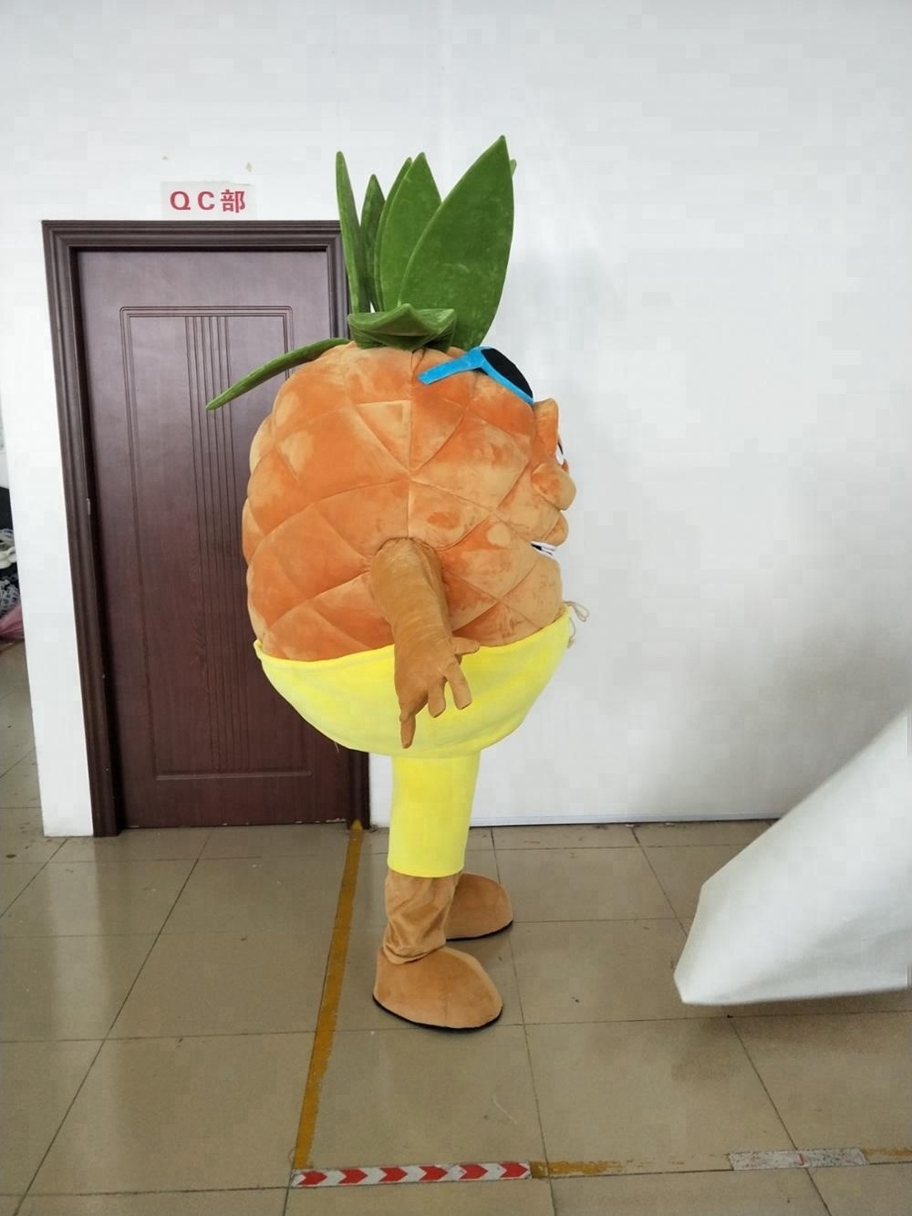 Custom made pineapple mascot costumes adult size ananas mascot design for sale