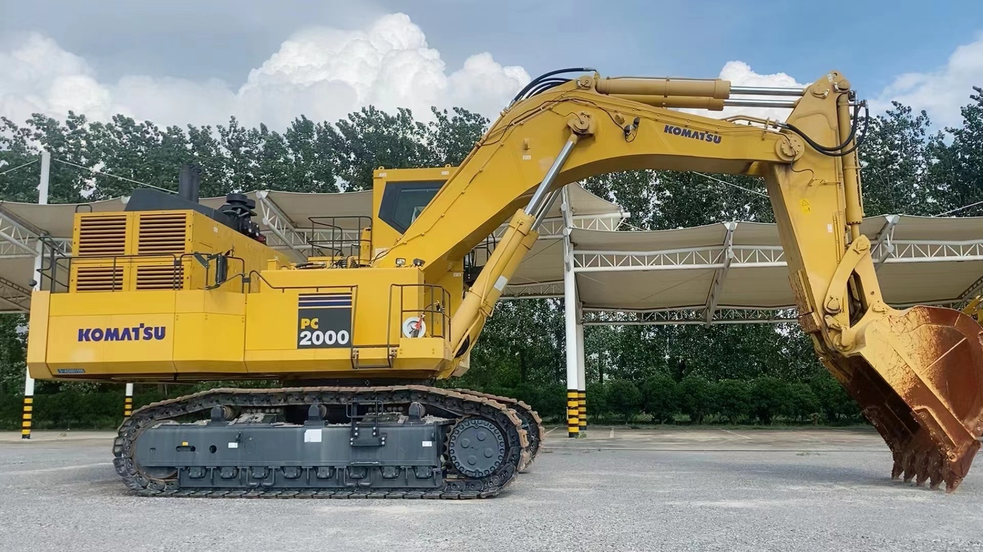 Used Original Large excavator Komatsu pc2000 in good condition, cheap price, in Stock for Sale