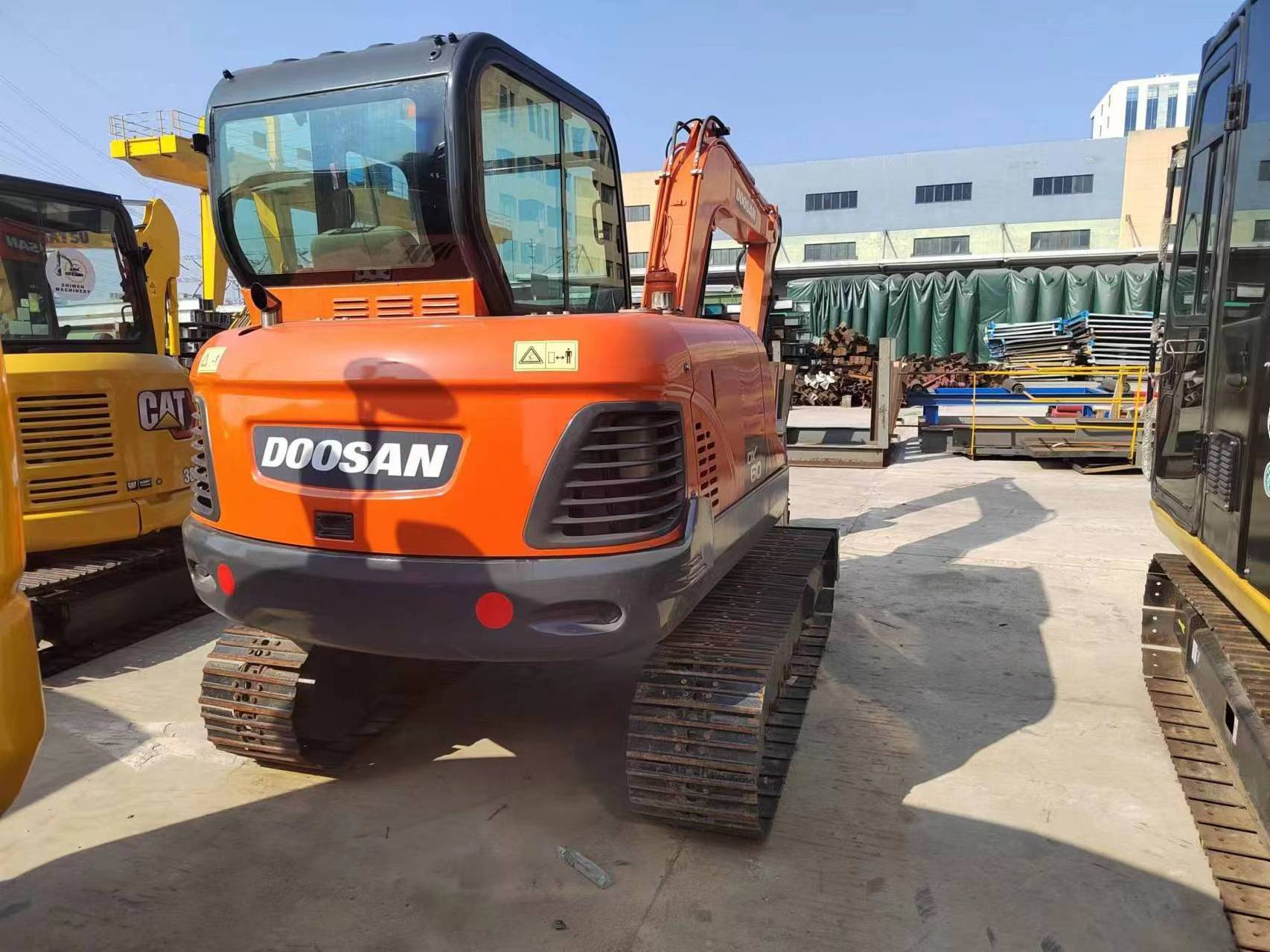 used mini 6 ton doosan dx60 excavator 6 ton original small excavator doosan dx60 for sale