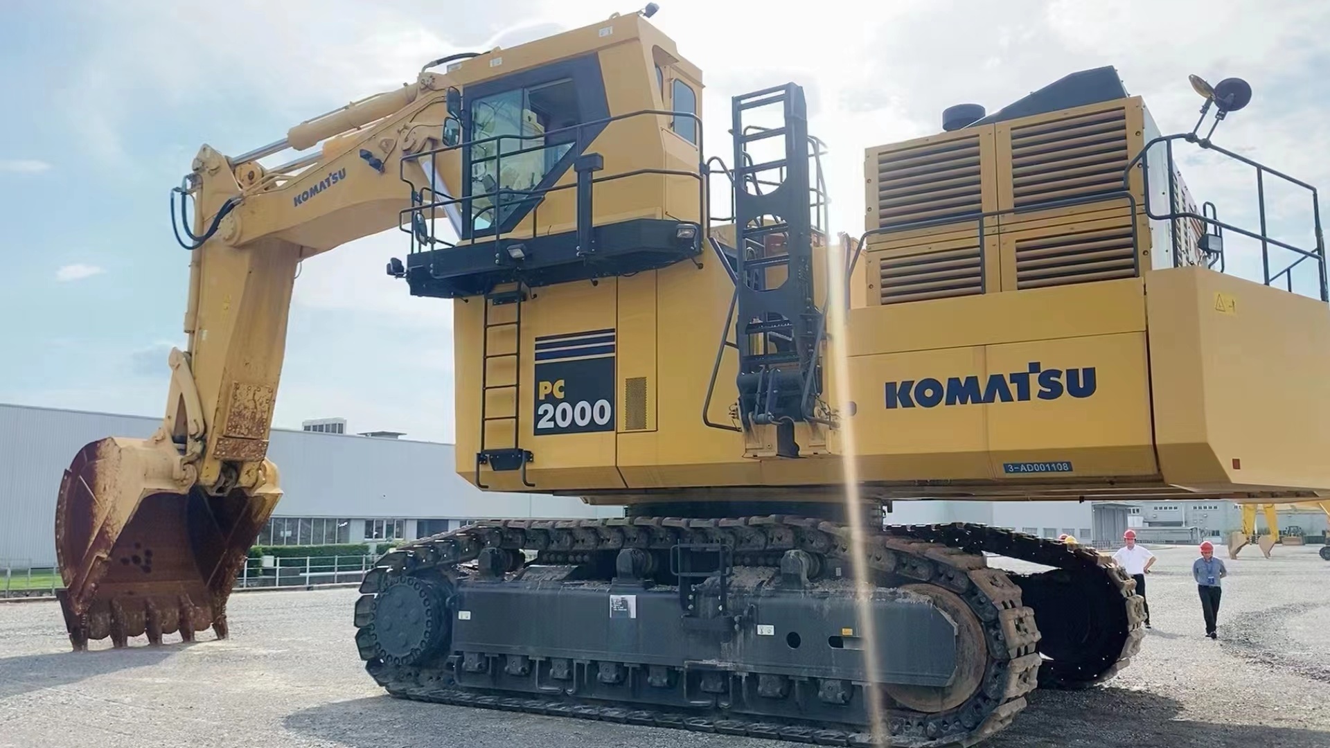 Used Original Large excavator Komatsu pc2000 in good condition, cheap price, in Stock for Sale