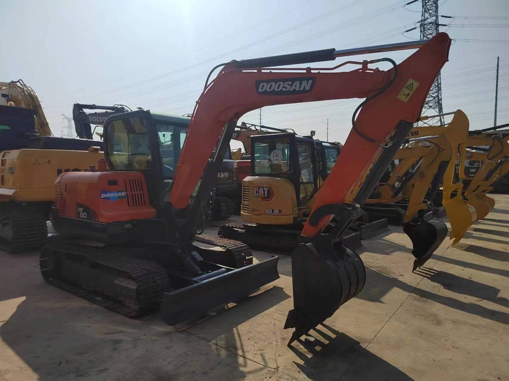 used mini 6 ton doosan dx60 excavator 6 ton original small excavator doosan dx60 for sale