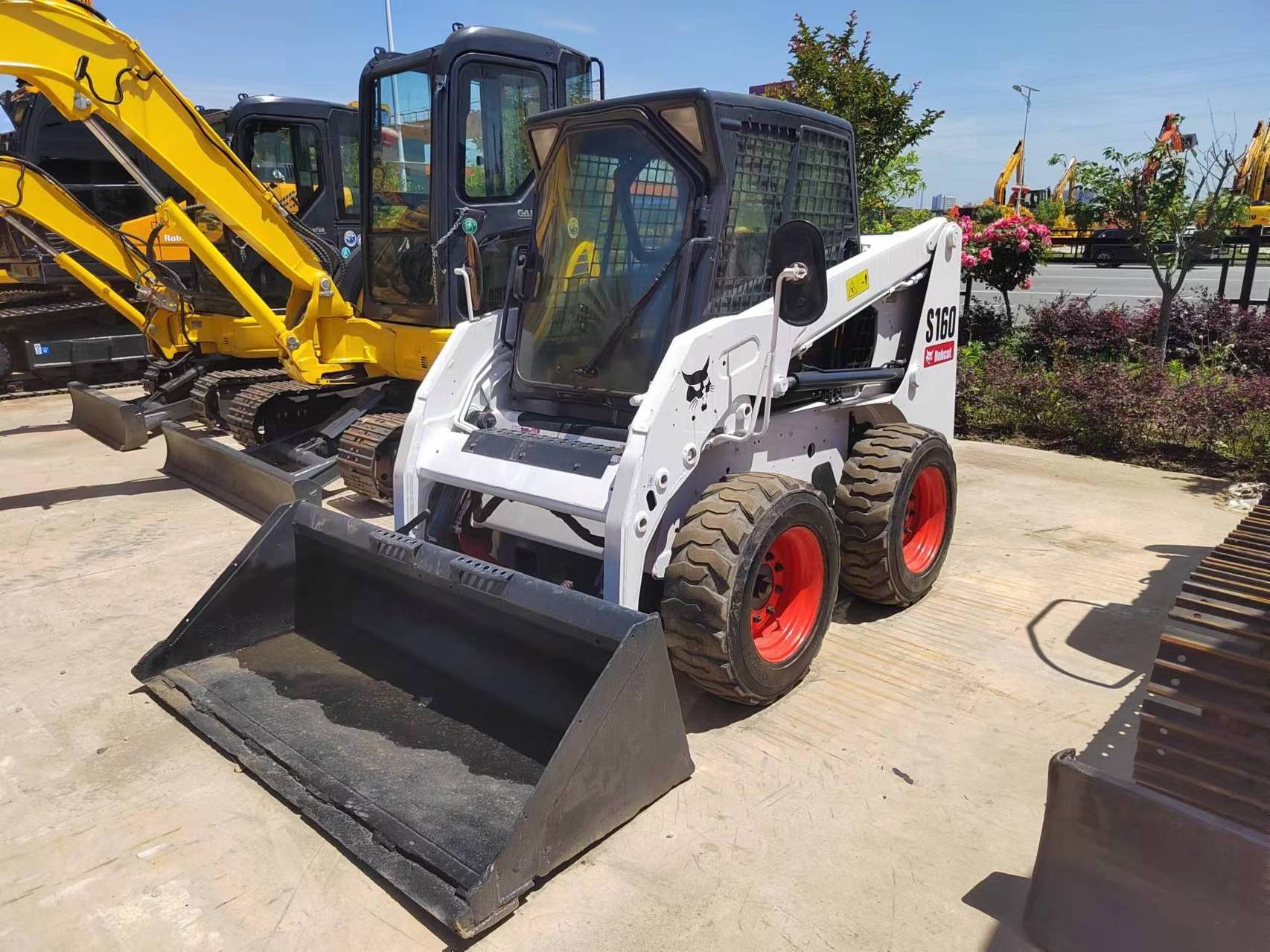 Used Powerful Performance Bobcat S160 Mini Skid Steer Loader With Shovel Bucket