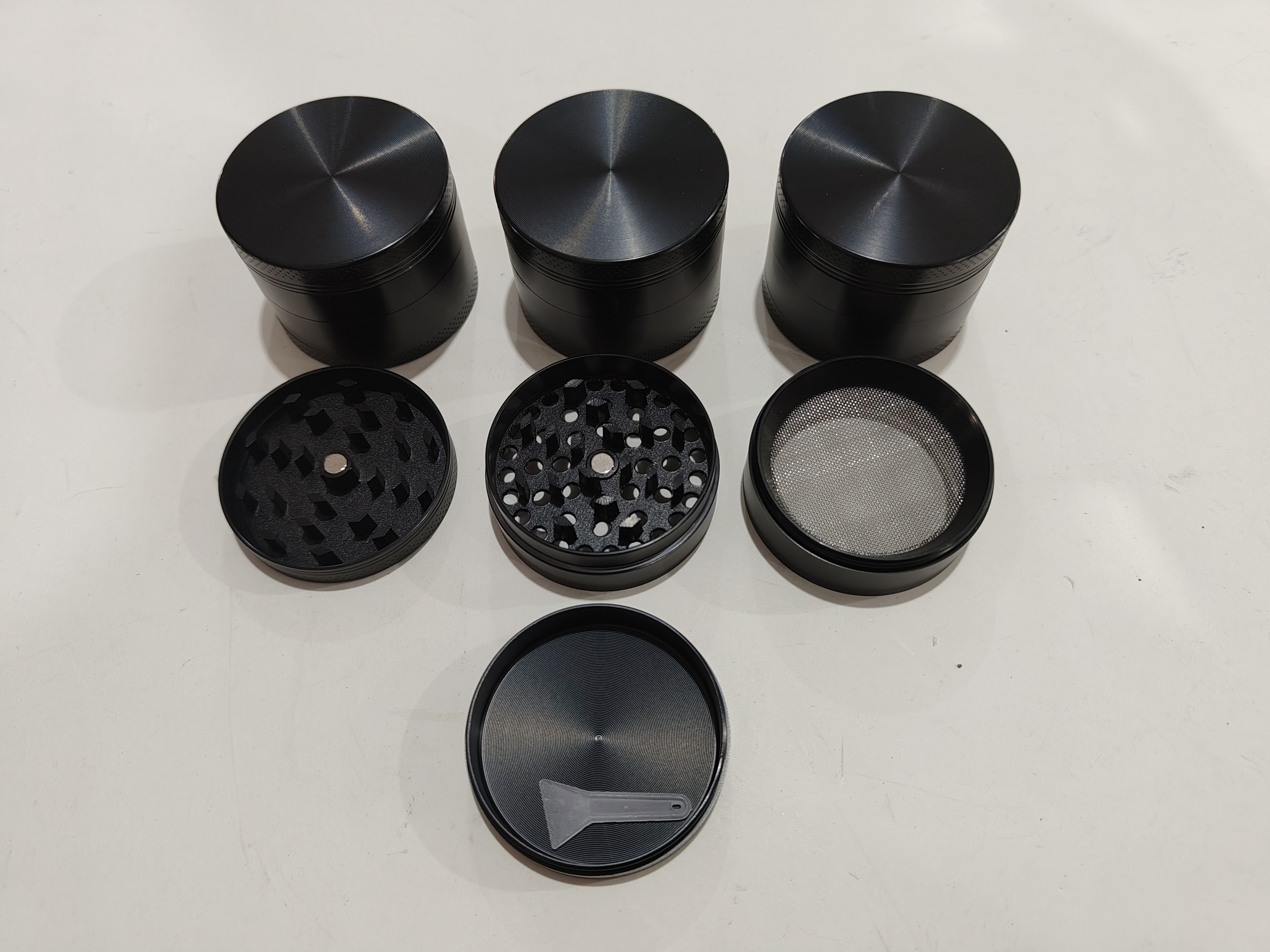 2023 Smoking Accessories Custom Logo Black 4 Pieces Tobacco Spice Grinders Herbal Tobacco Herb Grinder