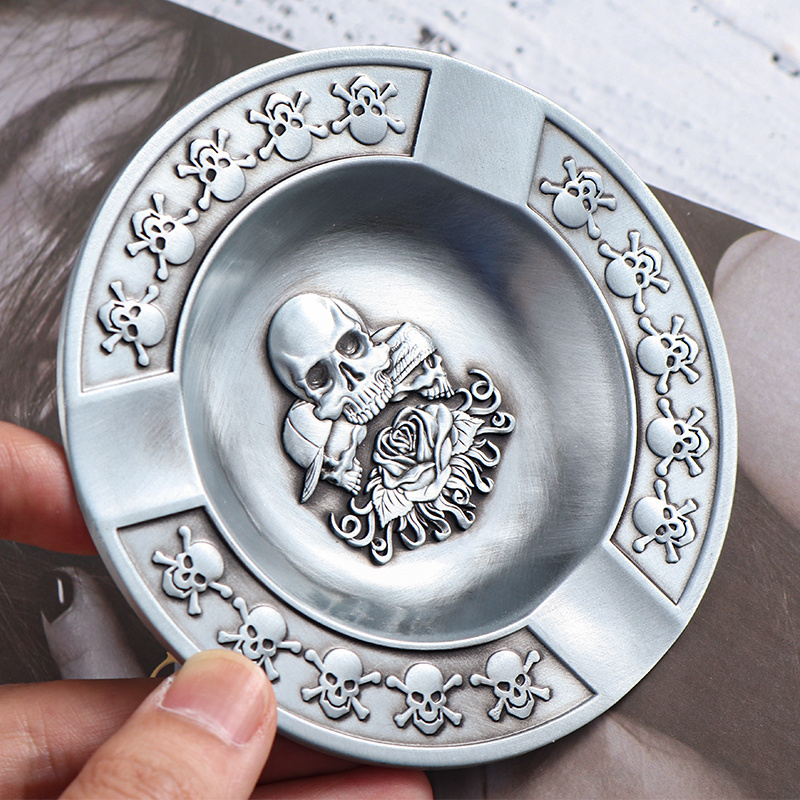 Custom portable  ashtray metal zinc alloy ashtray with engraving logo cool embossed bulldog metal ashtray